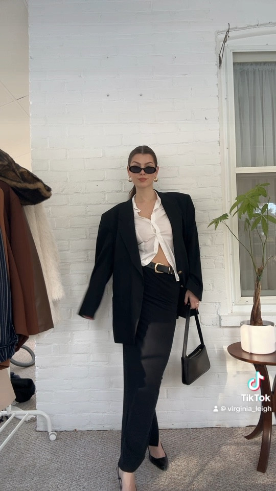 Workwear but make it chic🖤

#LTKVideo #LTKstyletip #LTKworkwear