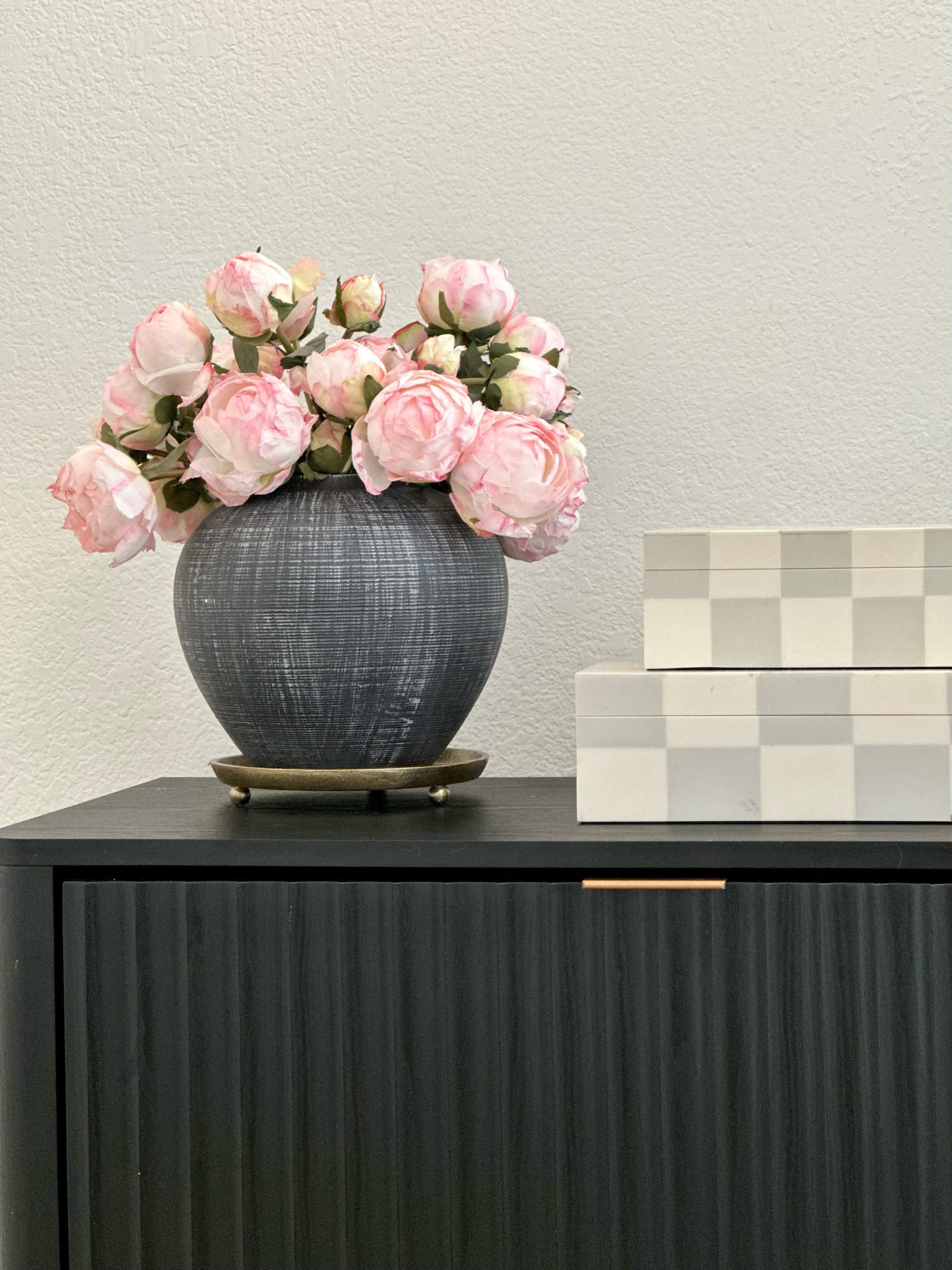 Starting to play around with Spring decor🌸

Nightstand styling
Peonies


#LTKHome #LTKSeasonal