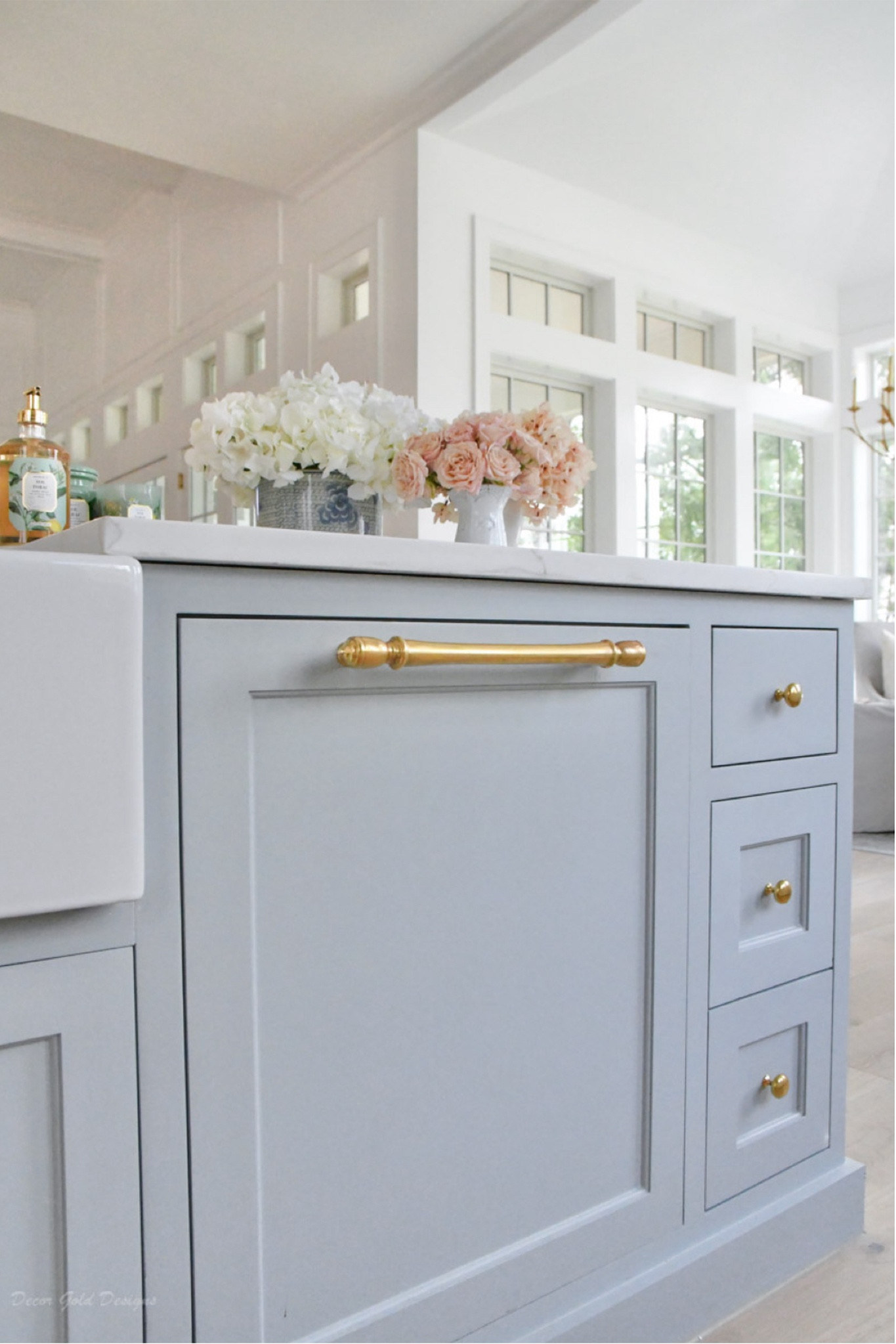 Appliance hardware in unlacquered brass, cabinet hardwaree


#LTKhome