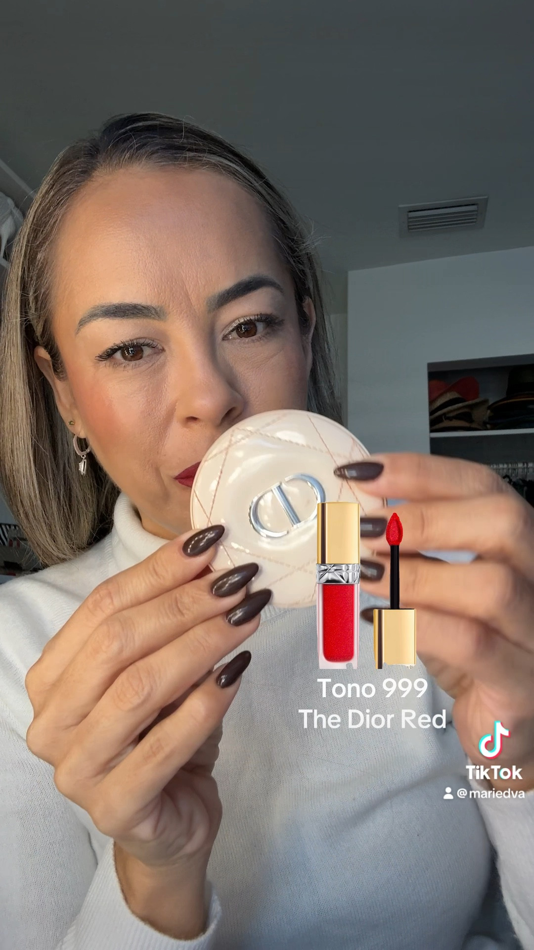 El rojo perfecto de Labios si existe! 

Y es larga duración! Unido a uno de mis iluminadores Favoritos! 

El Dúo Perfecto 

#LTKStyleTip #LTKBeauty #LTKGiftGuide