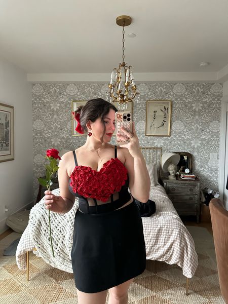 This heart corset top is incredible! The heart is made up of rose detailing! It’s perfect for Valentine’s Day date!

#LTKMostLoved #LTKmidsize #LTKstyletip