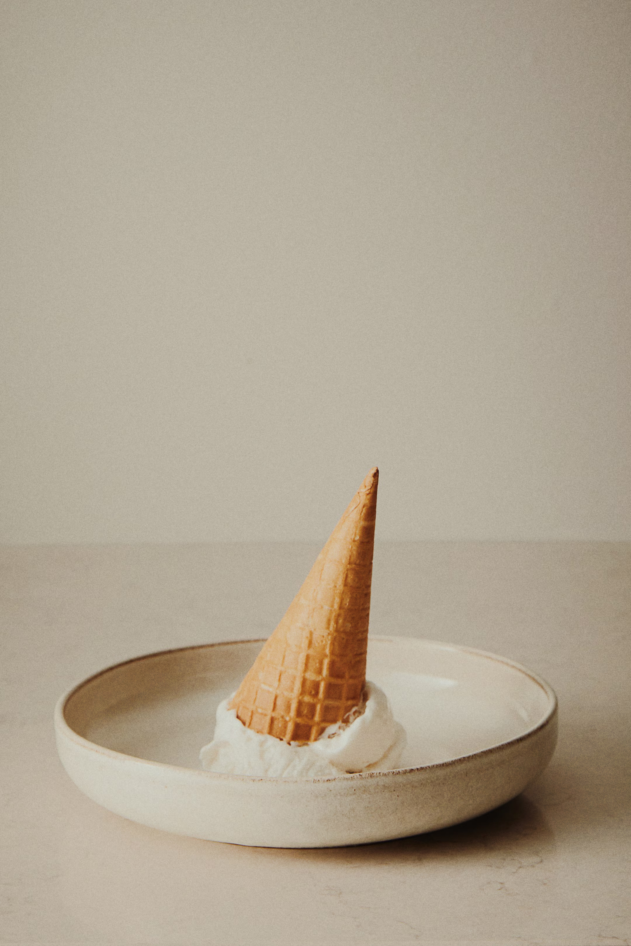 Deep Stoneware Plate | H&M (US + CA)