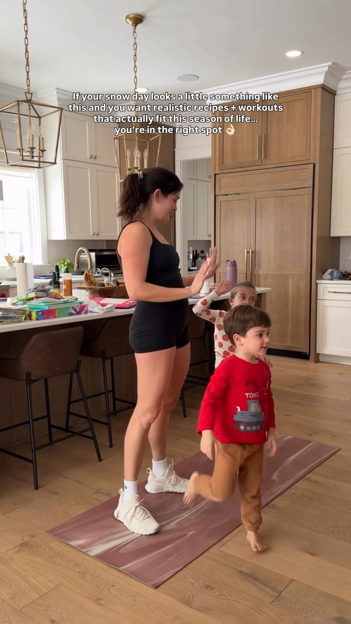 Fitness and nutrition don’t have to look perfect to be effective. They just have to work for your real life. 👏🏻👏🏻👏🏻

For me, that looks like 30-minute at-home workouts and simple, high-protein, high-fiber meals that actually keep me full and energized, even on snow days! 🤍
