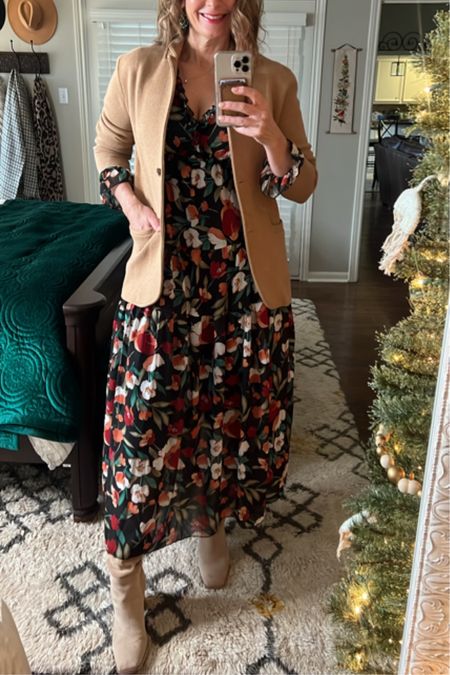 A great dress with a little holiday feel 

#LTKHoliday #LTKmidsize #LTKover40