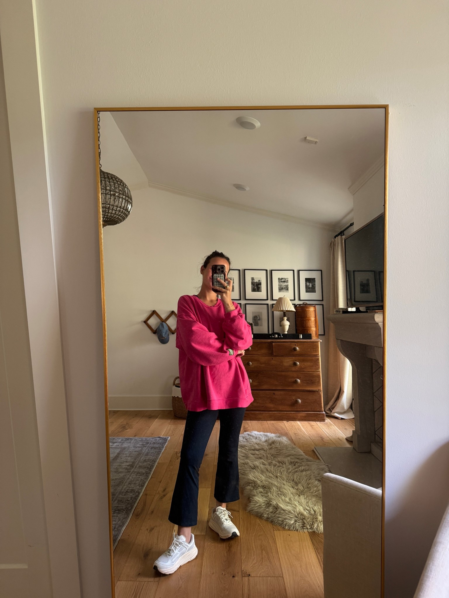 My ultimate walking outfit!! First time trying Quinces activewear and I love the pieces so much! I’m 5’4” and the cropped pants are great. Hokas took me a couple days to break in but loving this style. The Clifton One-9s and I went down a half size in them. Daily drills sweatshirt in a xs/s!