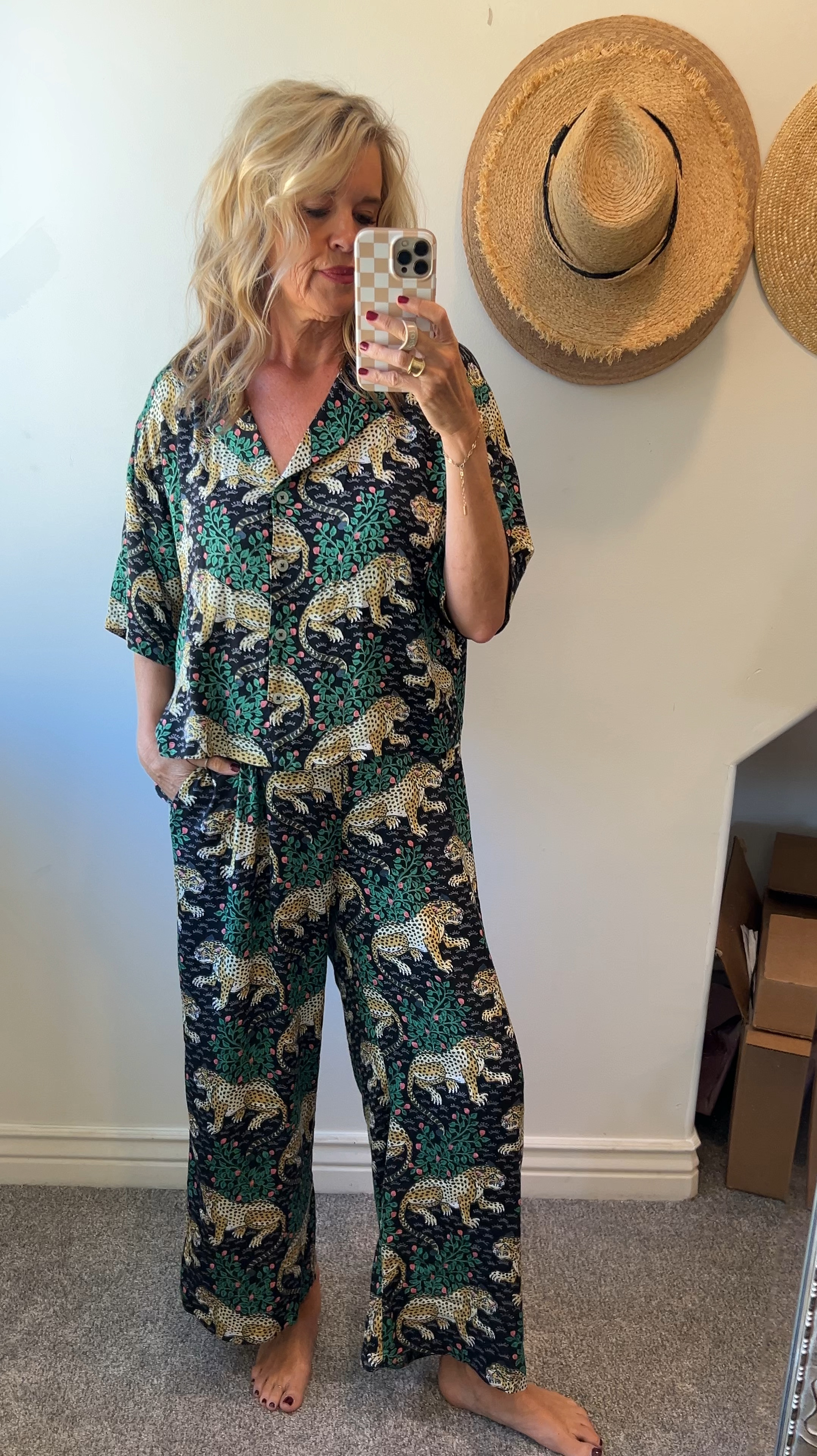🚨promo codes
15% off with code DARCY15

This beautiful two piece satin set in the Bagheera  in the Ink color
Runs big size down
💯% organic pjs

Today SALE $98 pj set on the cotton


#LTKStyleTip #LTKVideo #LTKSaleAlert