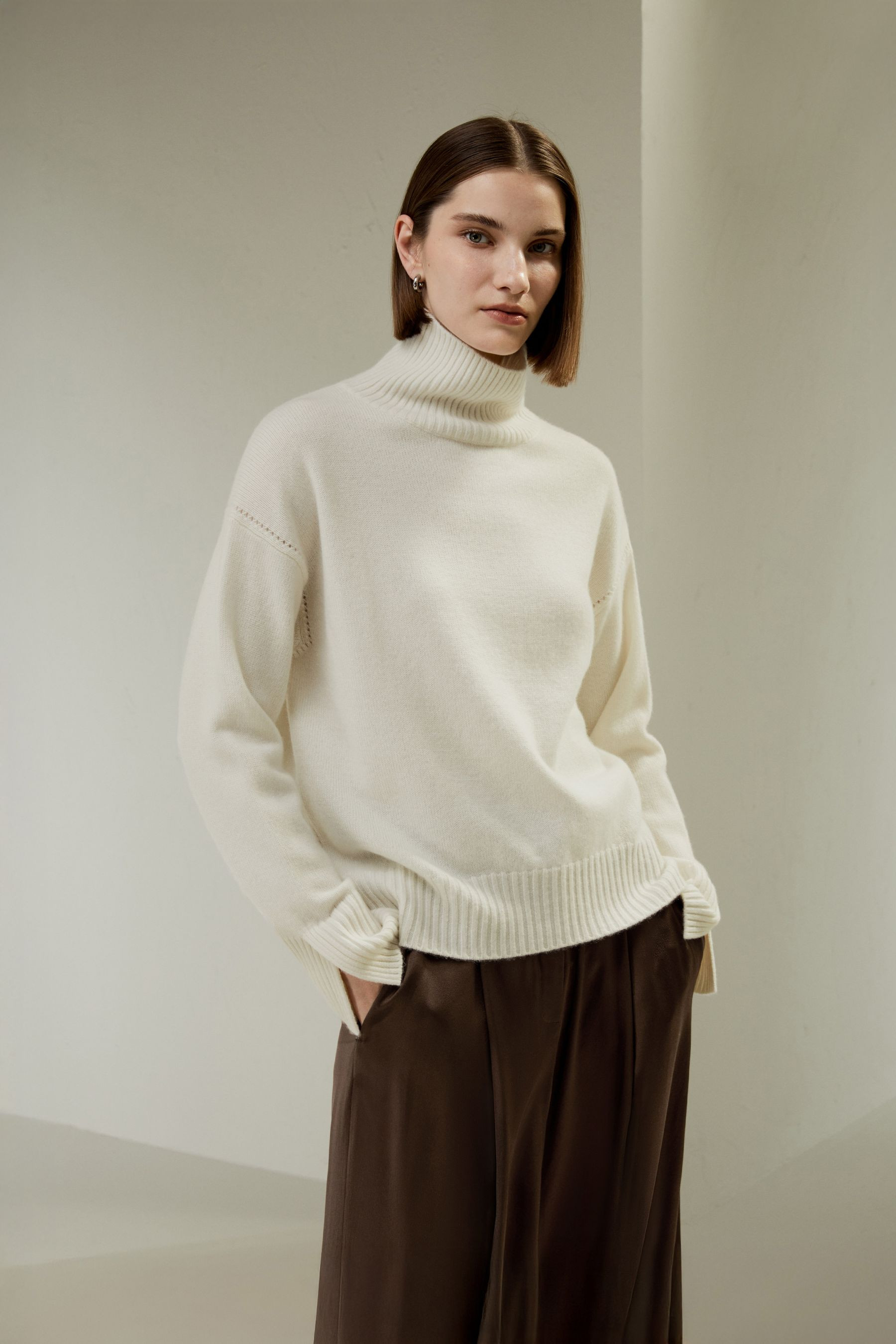 Turtleneck Relaxed-Fit Cashmere Sweater | LilySilk