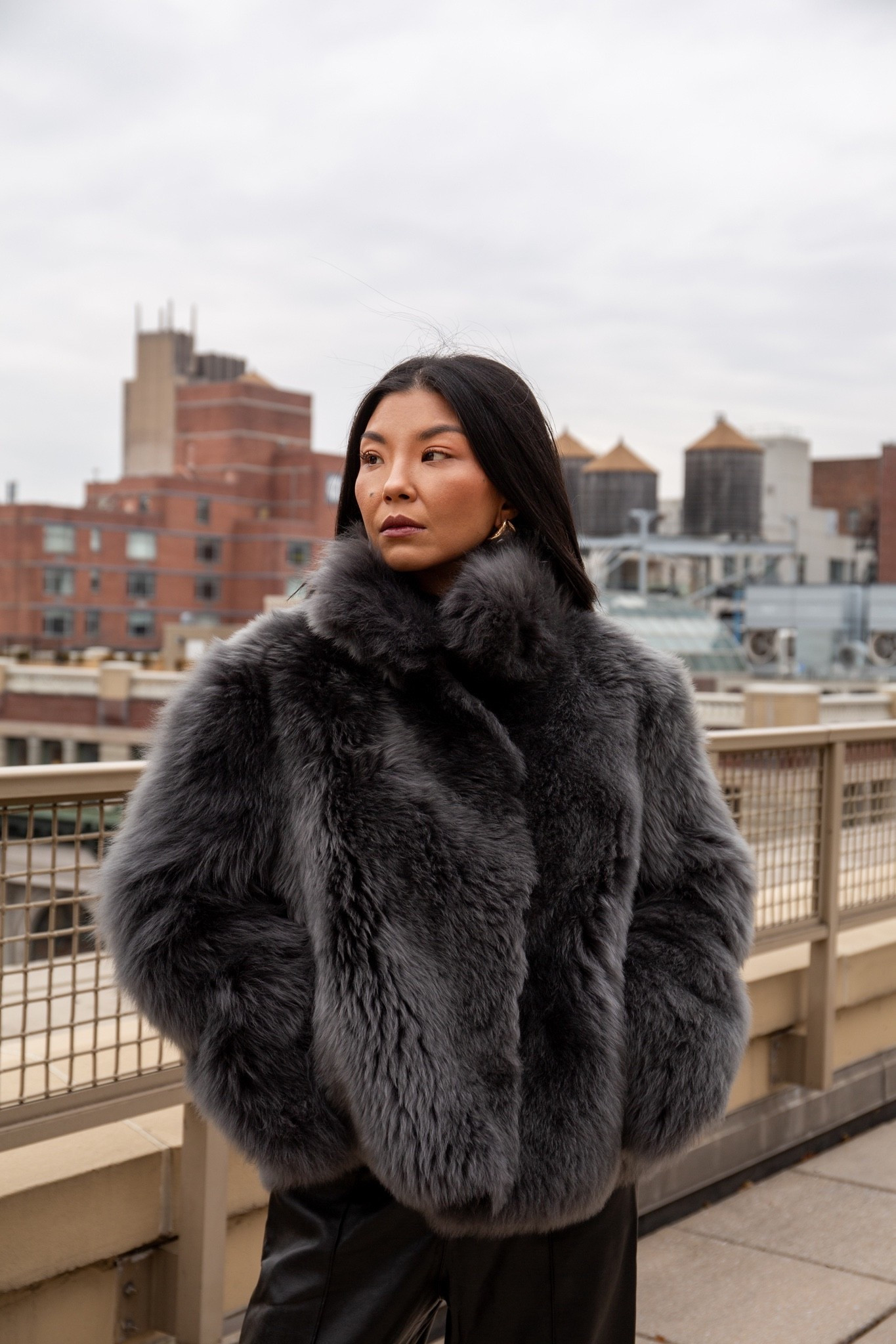 Too cold? Not in this coat 😌❄️ @overlandsheepskin
Double the style, double the warmth.
Cold outside, cozy inside.
Winter mode: activated.
#overlandsheepskin #myoverland #reversiblejacket #winterfashion 




#LTKSeasonal #LTKootd #LTKOver40