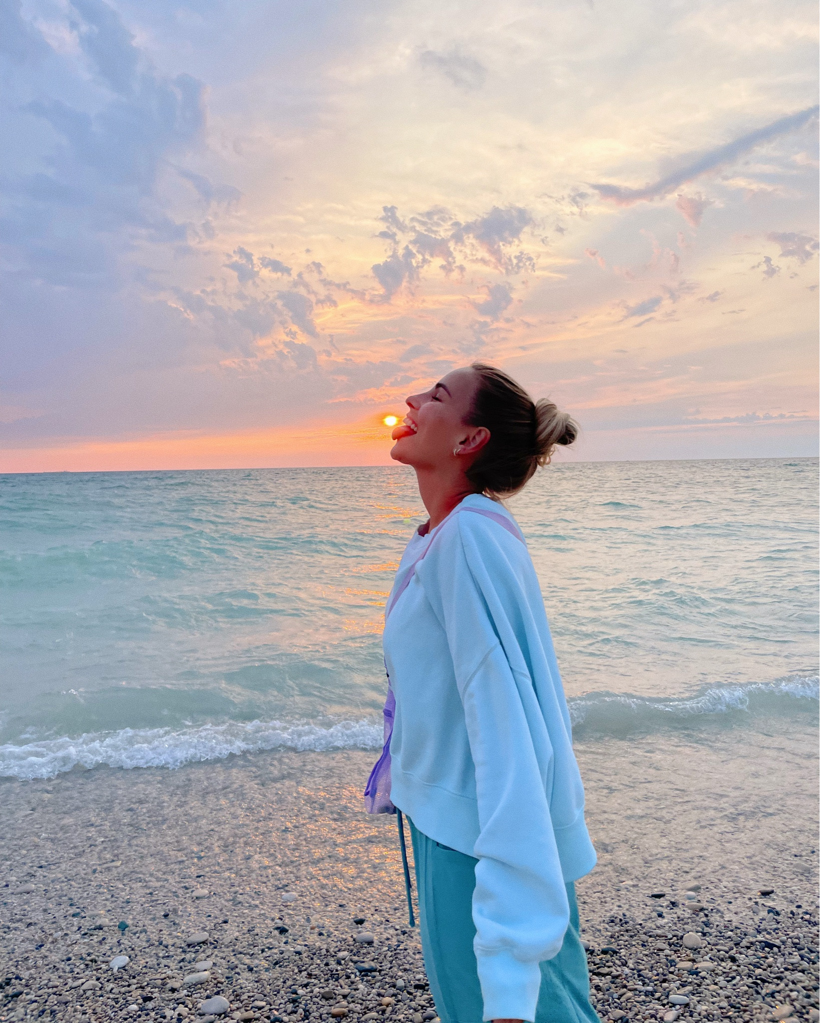 Comfy cozy oversized cropped sweatshirt, wearing a medium!  

#LTKActive #LTKTravel