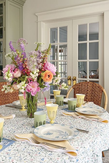 Mothers Day spread - the perfect spring color combo 💛 