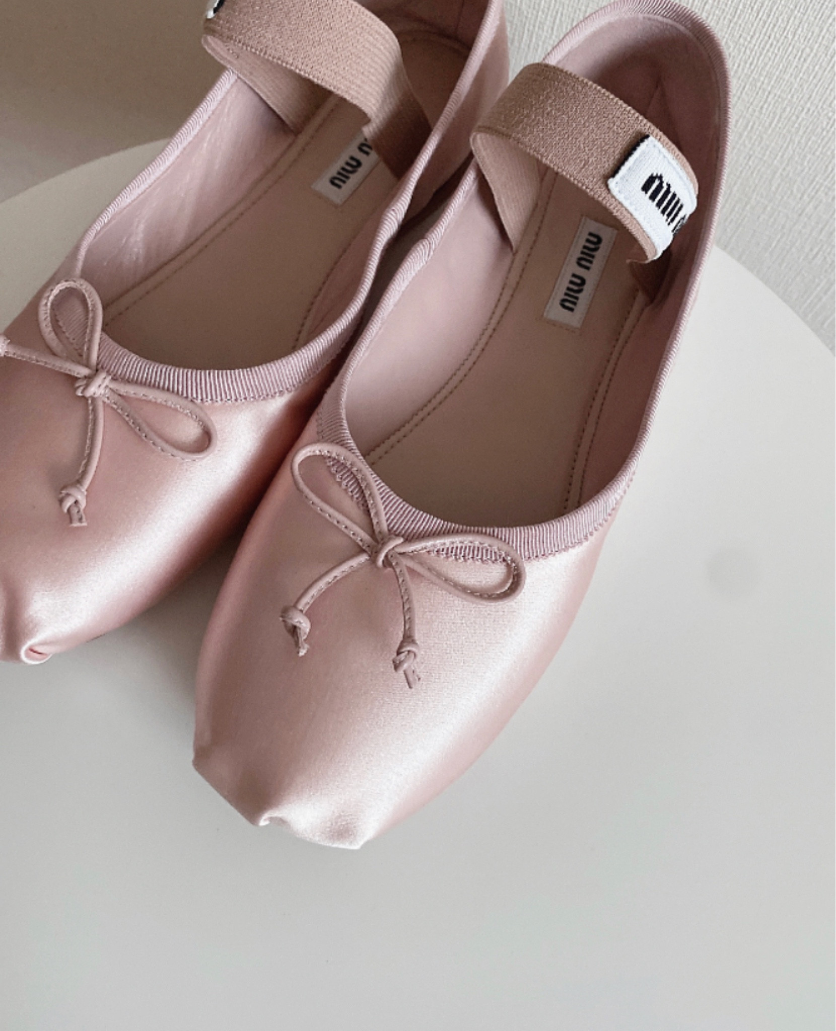 Miu Miu 뮤뮤 발레리나 플랫　
말도안되… 이걸 잊어버리고있었다니….

#miumiu #miumiushoes #miumiuballerinas #ballerinashoes #fashioninspiration #fashioninspo #styleblogger #styleinspiration #koreanfashion #미우미우 #미우미우신발 #미우미우플랫 #미우미우발레리나 #미우미우플랫슈즈 #패션 #쇼핑 #잊어버리지마 #ミュウミュウ #ミウミウ #ミュウミュウ靴 #今日のコーデ #ファッションスナップ #ファッション


#LTKshoecrush #LTKstyletip