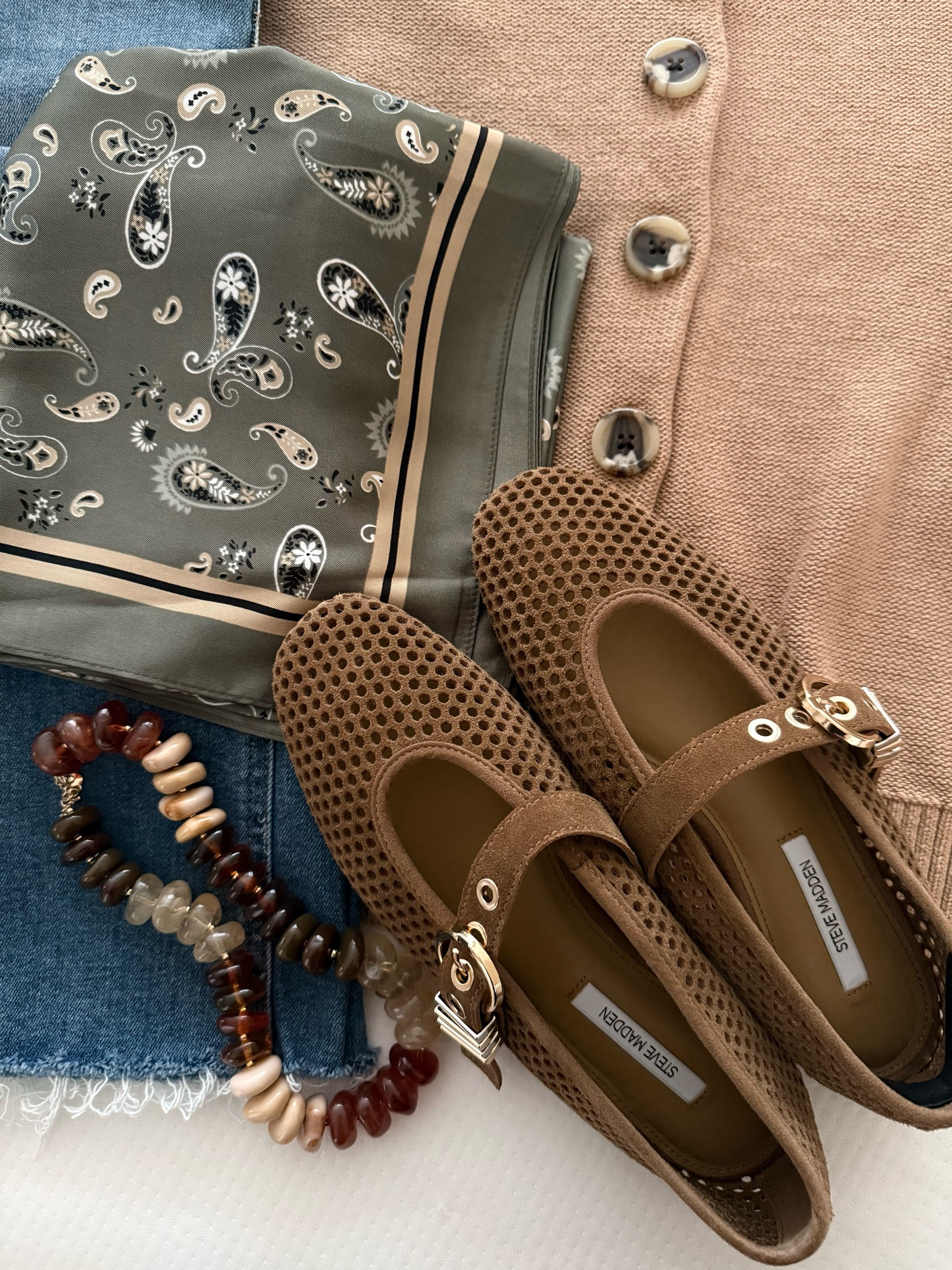 Fall accessories I’m loving this season. 



Fall flats, fall Mary Jane flats, fall shoes, suede flats, brown flats

#LTKSeasonal #LTKBeauty #LTKWorkwear