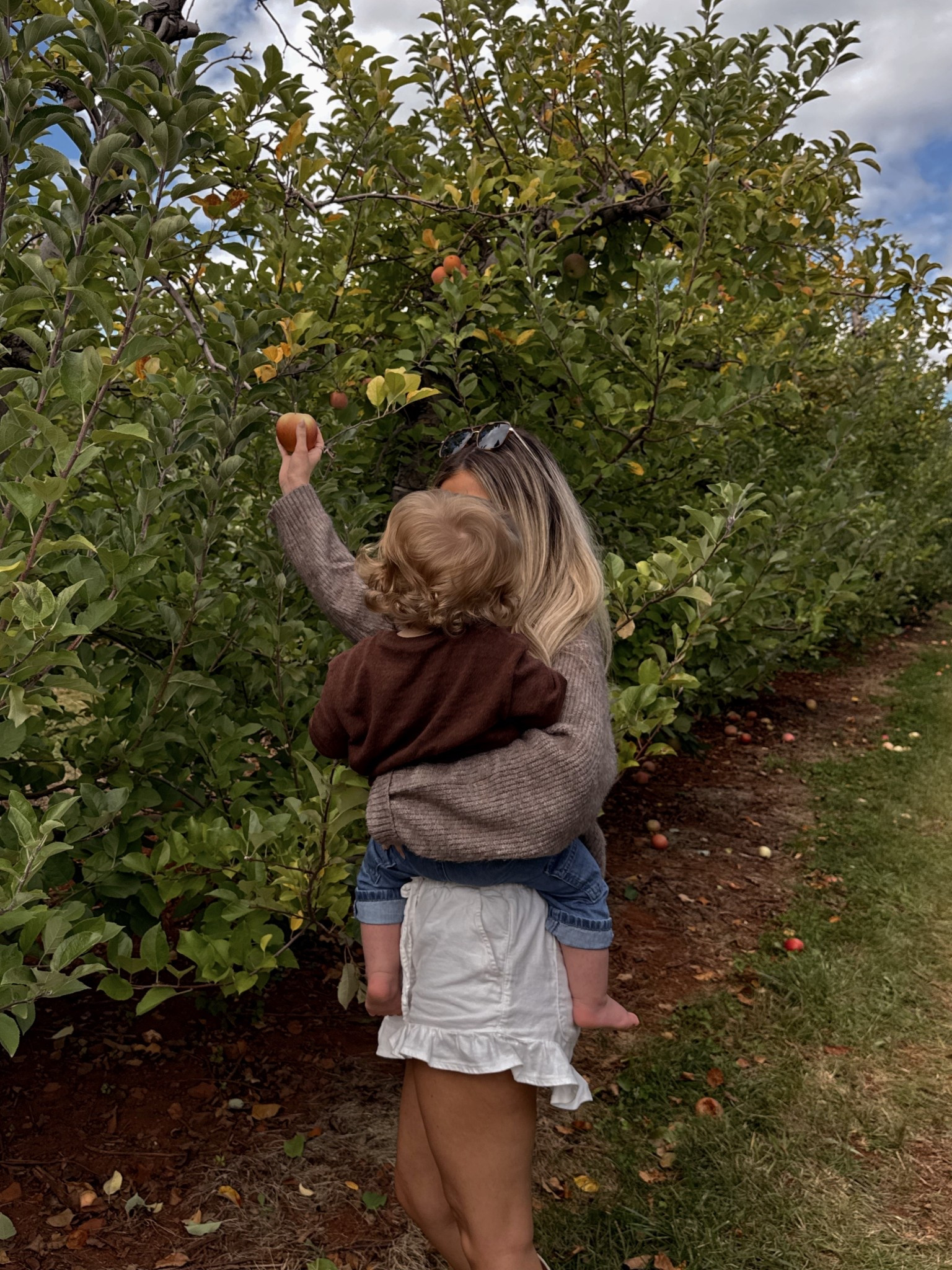 Apple picking with banksy 🍎🧺

#LTKFamily #LTKSeasonal #LTKBaby