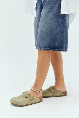 Birkenstock Faded Khaki Suede Boston Clogs | Urban Outfitters UK