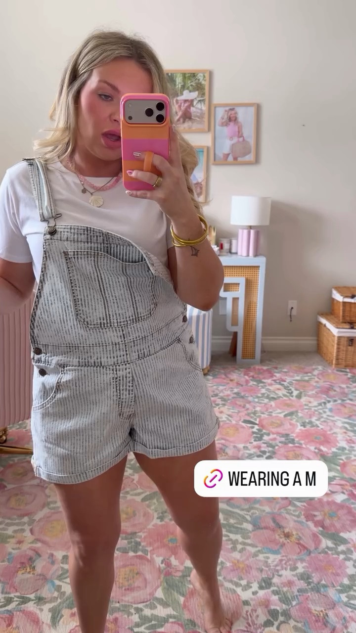 ￼ These soft and comfy and a little stretchy overalls are giving total free people vibes! Comes in a solid color as well

#LTKSeasonal #LTKMidsize