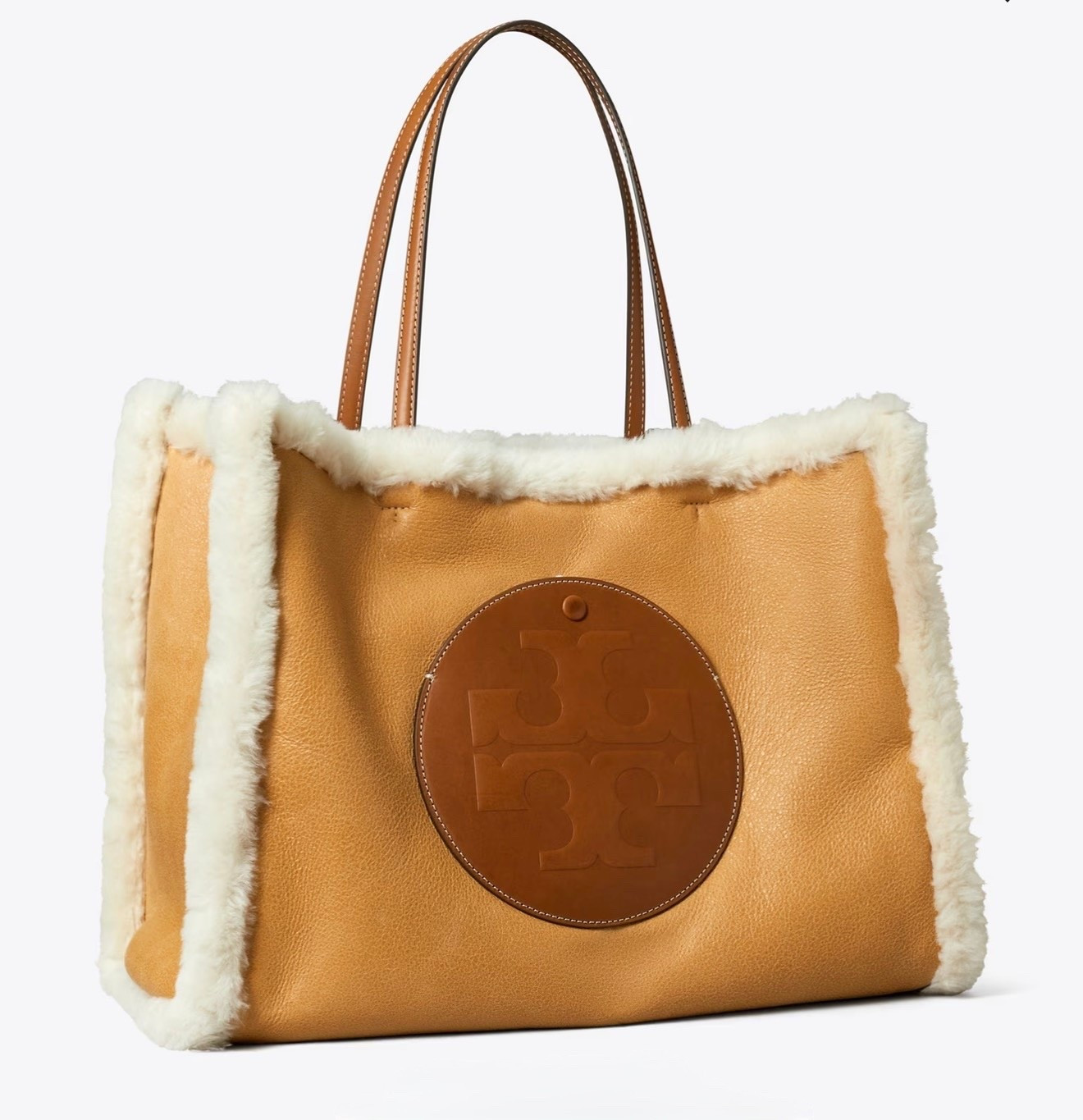 ELLA SHEARLING TOTE

Instantly recognizable, our Ella Tote is a versatile essential, made in cozy shearling for the season. Super functional — sturdy and light, spacious and streamlined, with an oversized logo patch

#LTKHoliday #LTKWorkwear #LTKGiftGuide