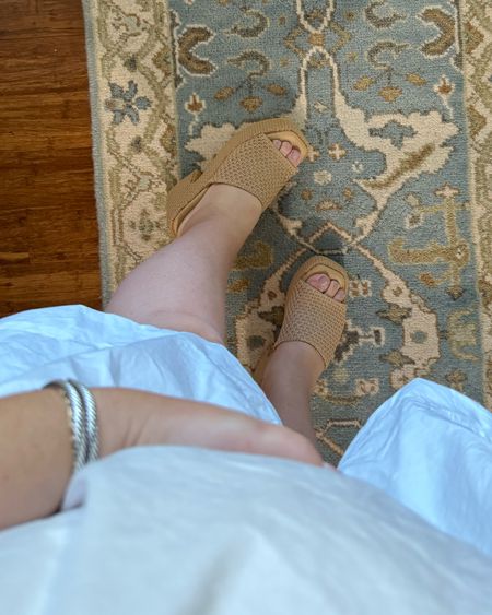 Neutral platform sandals
True to size


#LTKShoeCrush #LTKFindsUnder50