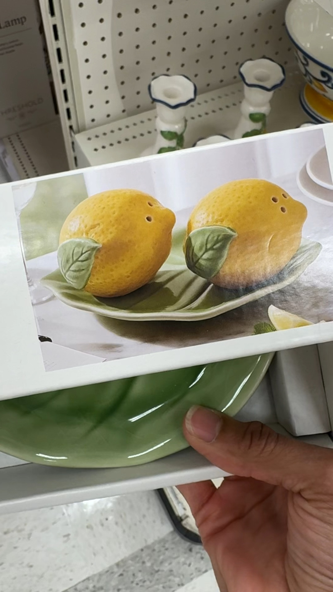 How freaking cute are these salt and pepper shakers 

#LTKHome #LTKfoodie