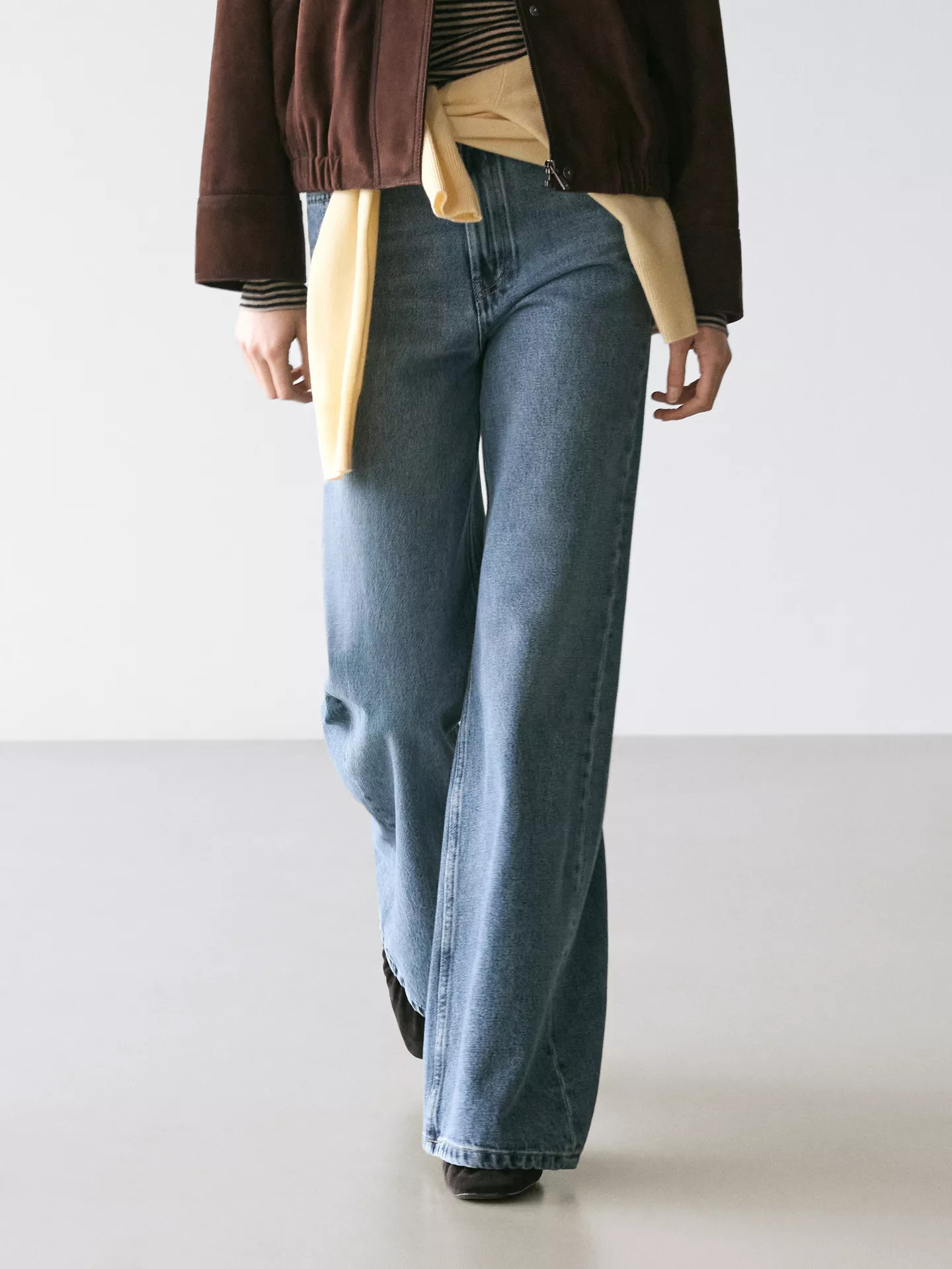 Mid-rise bell bottom jeans | Massimo Dutti UK