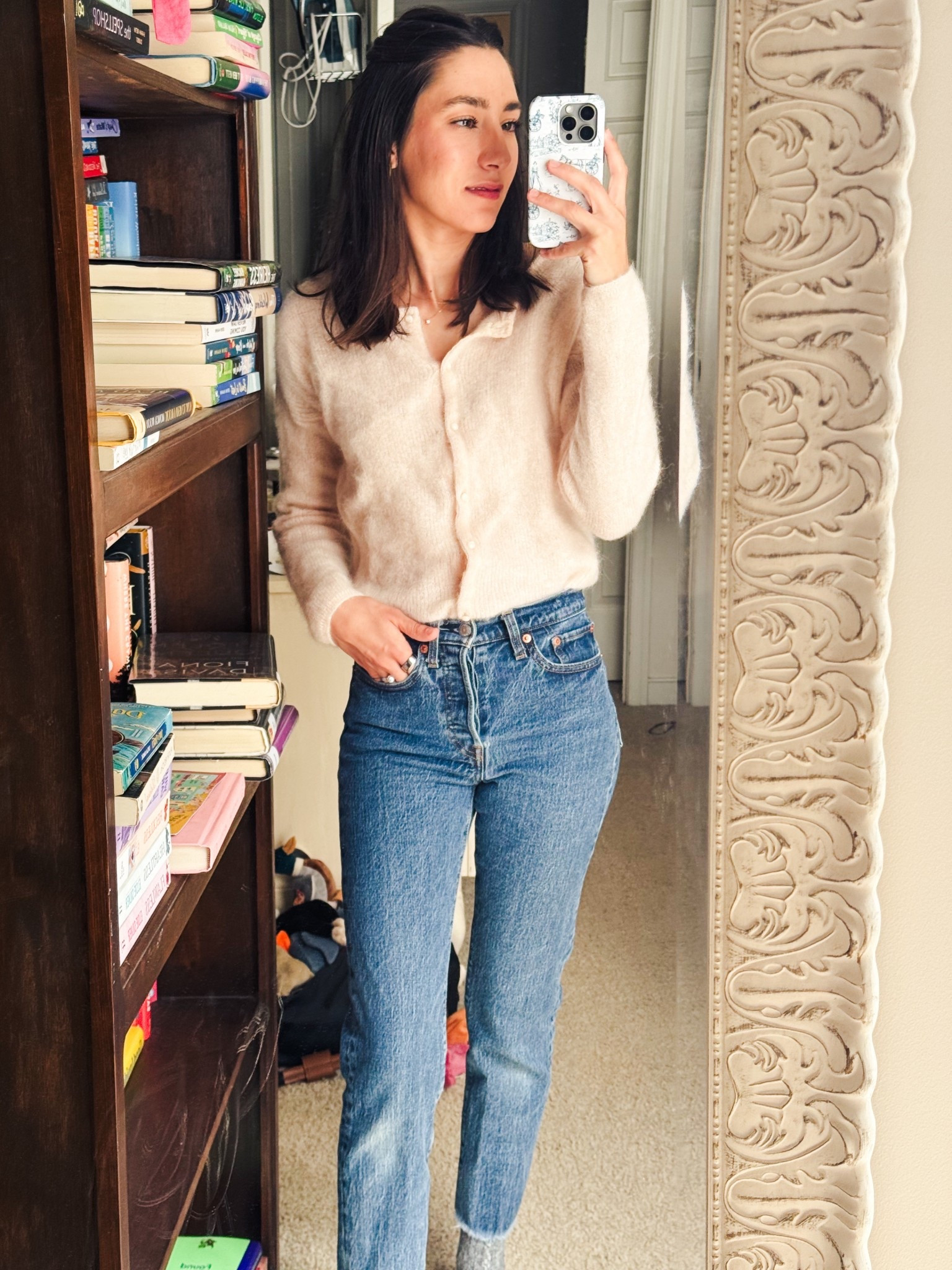 Girls night outfit of the day featuring my Gaspard cardigan and Levi jeans 

#LTKootd #LTKSeasonal