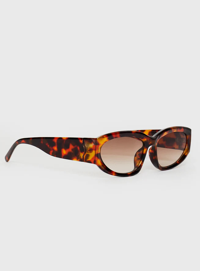 Buchan Sunglasses Tort | Princess Polly US