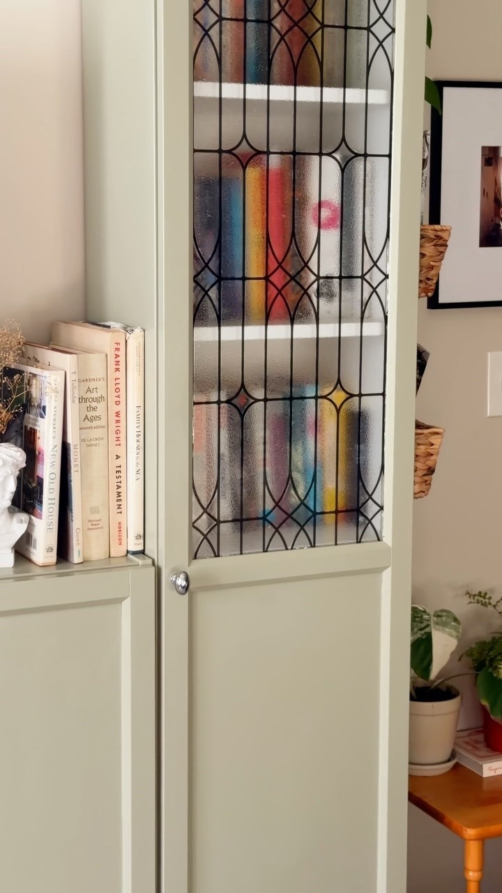 much better 💚

What I used:
- 150 grit sandpaper
- Zinsser BIN primer 
- BM Cypress Green 
- top coat of Varathane water-based Poly 
- Window cling is linked in my Bio

#cozyhomedecor #ikeahack #cottagecore 

I’m Josie Davis, a stylist and life long thrifter living in Philly. I share ways to curate a home and closet you love. Everything from adding character to a modern apartment with thrifted gems, to re-discovering your personal style in your 30s. Here to help you romanticize your life every day. 

IKEA hack, Billy bookcase, renter friendly, apartment therapy, home decor inspo, decorating inspiration, painting ikea, cozy apartment,