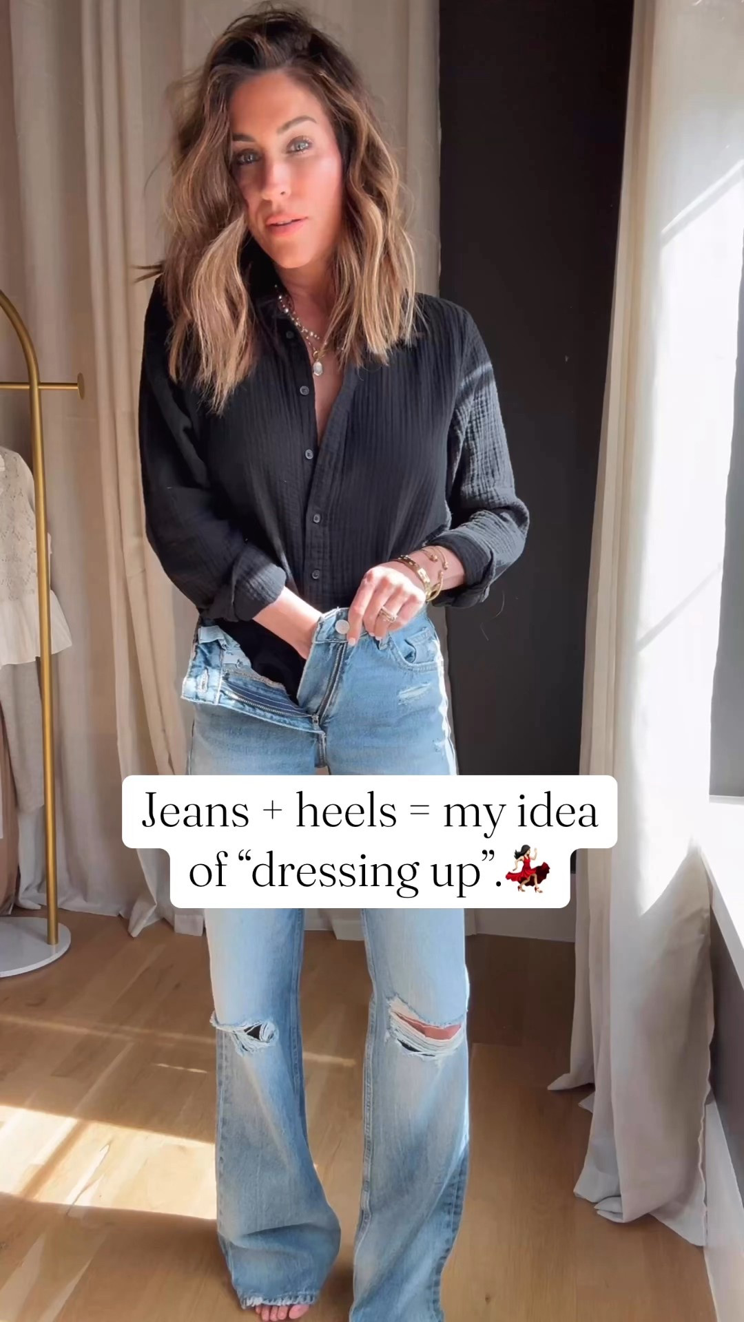 My ideal dressy outfit: jeans + heels 💃
Wearing an XS in the top, and it’s on major sale today! I think I own every single color, it’s THAT good! 