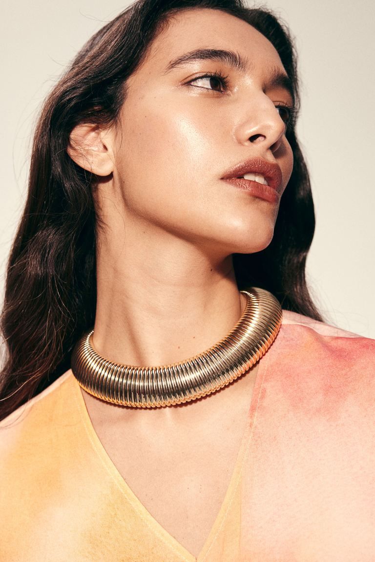 Stretch necklace - Gold-coloured - Ladies | H&M GB | H&M (UK, MY, IN, SG, PH, TW, HK)