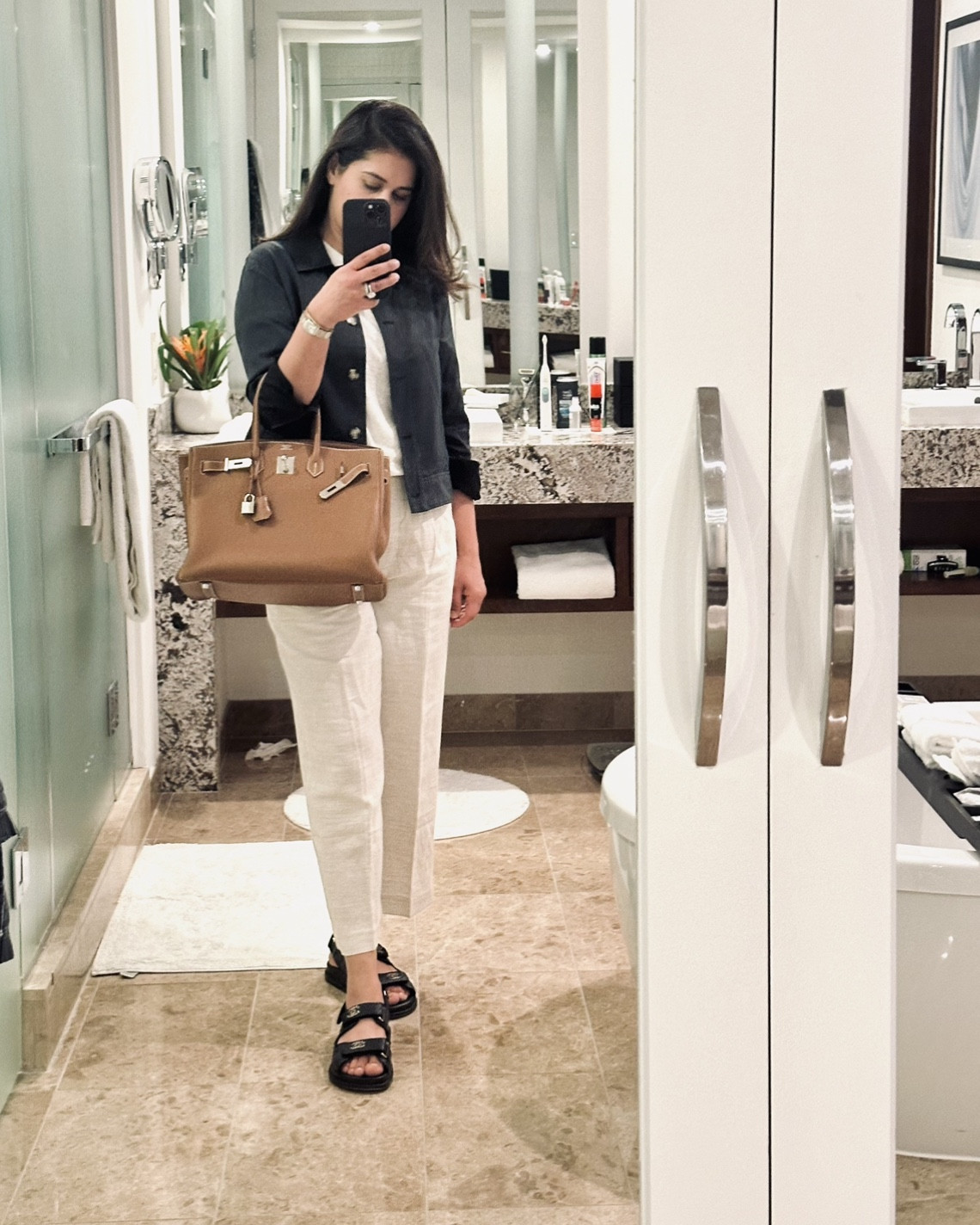 Effortless linen cropped pants 🤍


Wearing size 6 - color natural 

#LTKWorkwear #LTKStyleTip #LTKHome