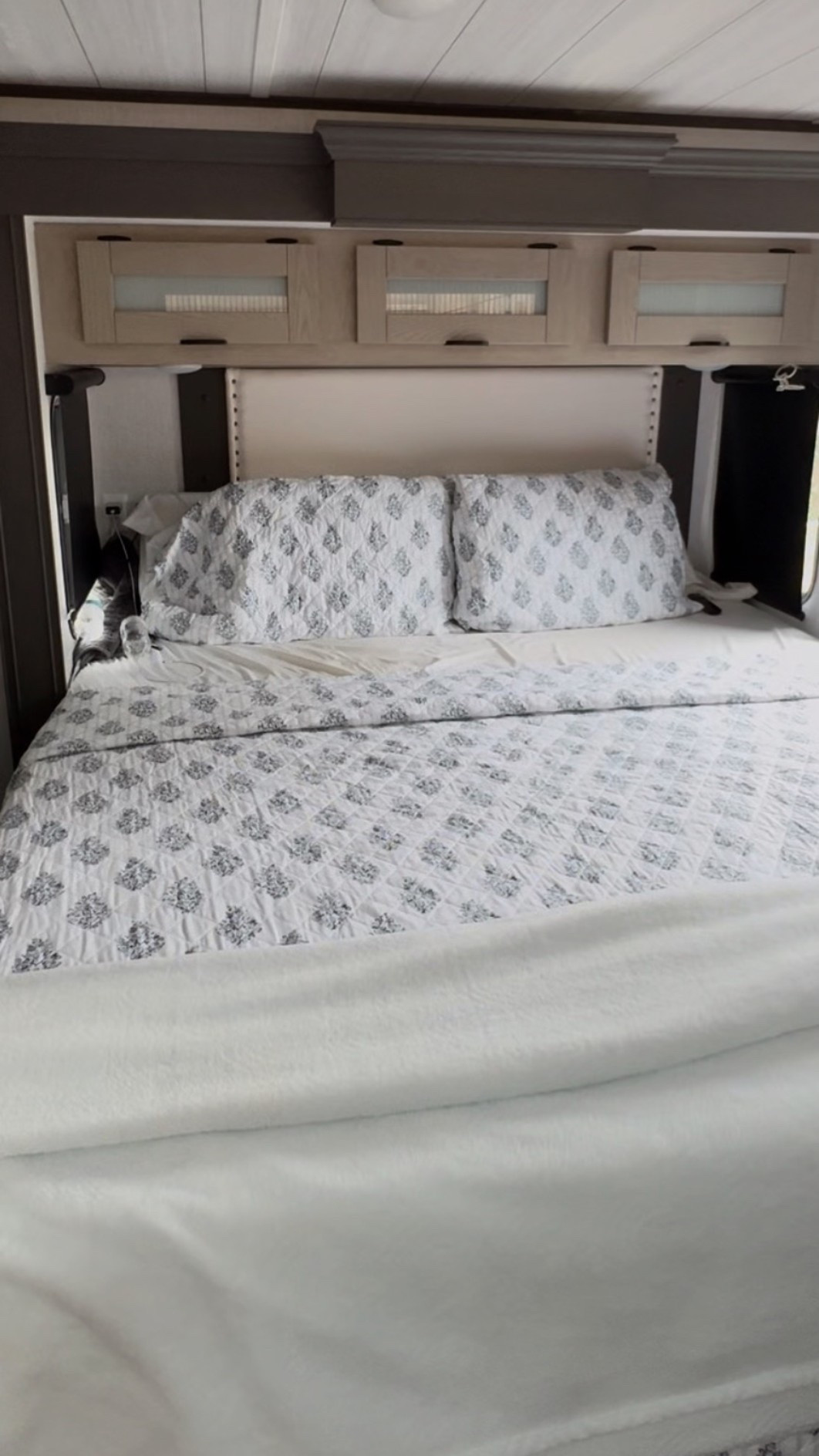 The cutest bedding!!!! 


#LTKSeasonal #LTKGiftGuide #LTKFindsUnder100