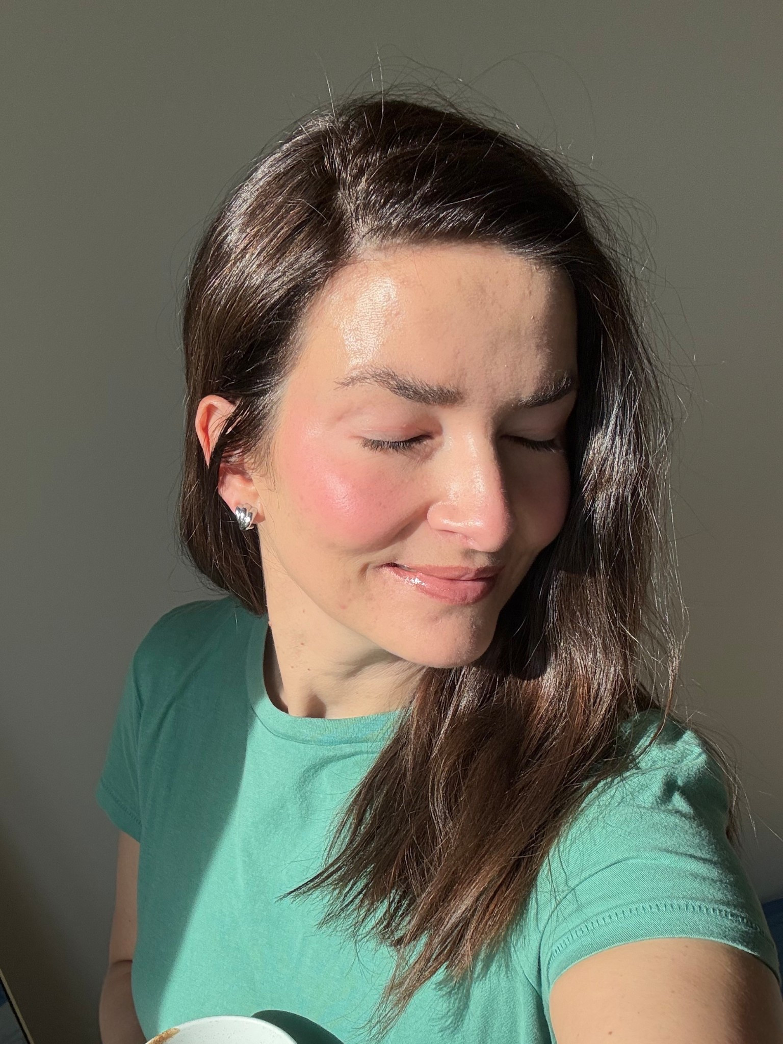 Today’s glow brought to you by tinted sunscreen and SPF blush . My ride or die for glowy summer skin that’s virtually zero effort! 