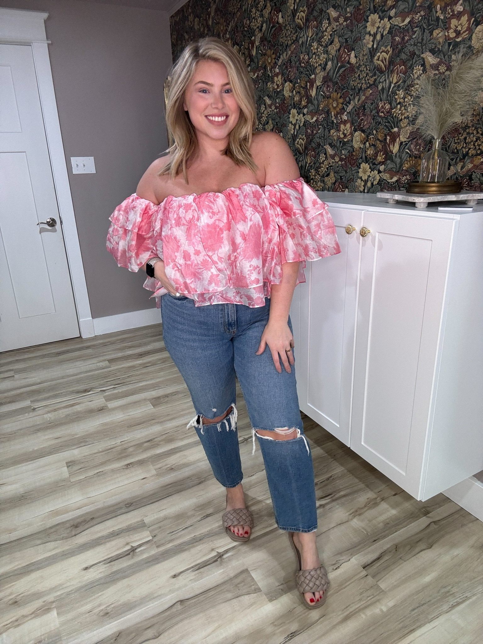 Size large top size 31 jeans 


#LTKstyletip #LTKmidsize