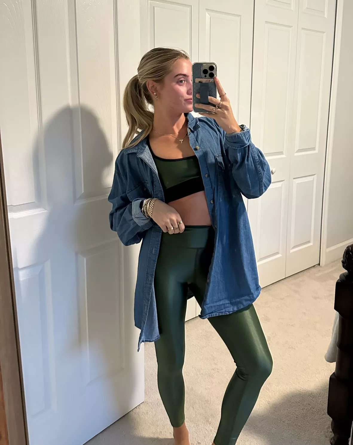 Stylish Metallic Leggings Outfit for Active Wear
