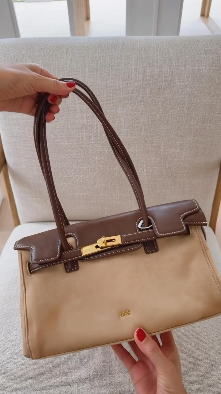 My newest Amazon bag 🤎
I’m in love with this bag, the quality is amazing and it has a lot of space; perfect for so many occasions.

#LTKU #LTKOver40 #LTKSeasonal