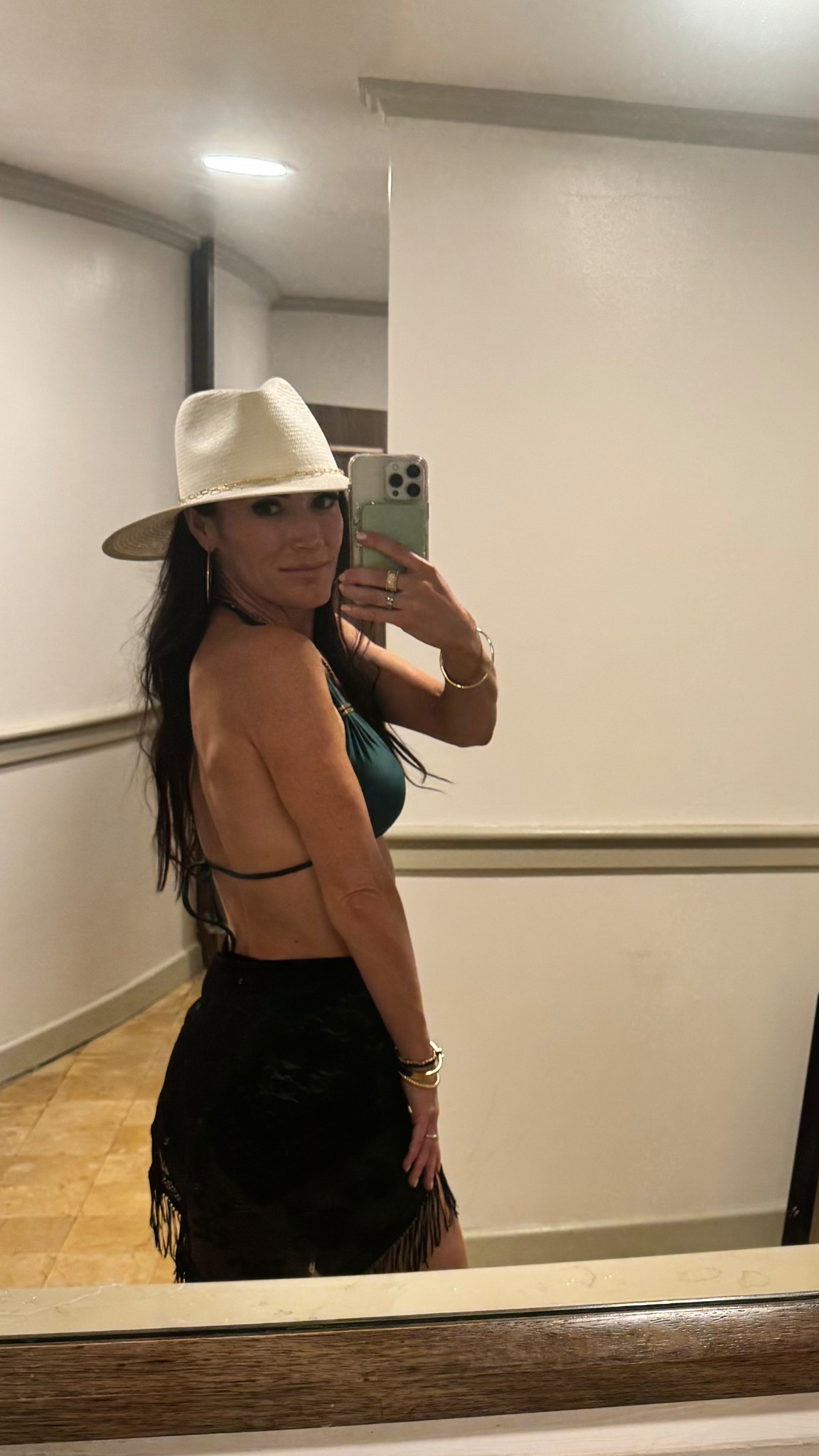 Golden hour glam in beachwear
This deep green bikini + black fringe sarong combo is giving sunset cocktails by the water. Topped with a straw hat for a little western twist
Shop the look + my fave beach accessories below!
#beach #goldenhourglam #servinglooks #summer #vacayvibes #shopnow 