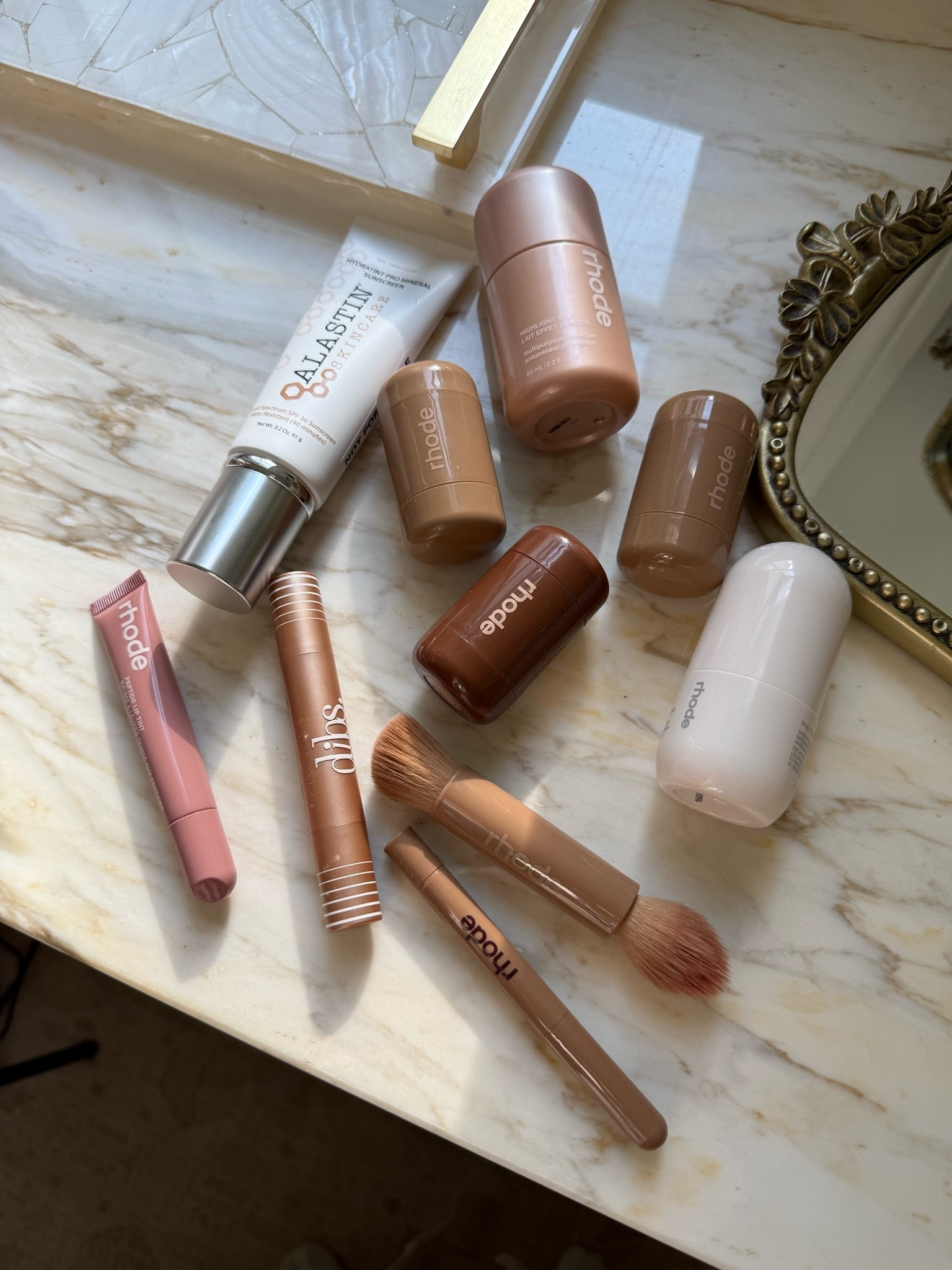 Linking all of the Rhode and dibs products I used for this 5 minute makeup routine that’s both natural & glowy! 

Shades:
Rhode Highlight Milk in Shade 3
Rhode Pocket Bronzer Shade: Sunbed
Rhode Pocket Blush Shade: Sleepy Girl
Rhode Peptide Lip Shade: Lunge
Rhode Peptide Lip Tint Nourishing Glaze: Toast
Dibs Concealer Duo Shade: 410

#LTKgrwm #LTKBeauty