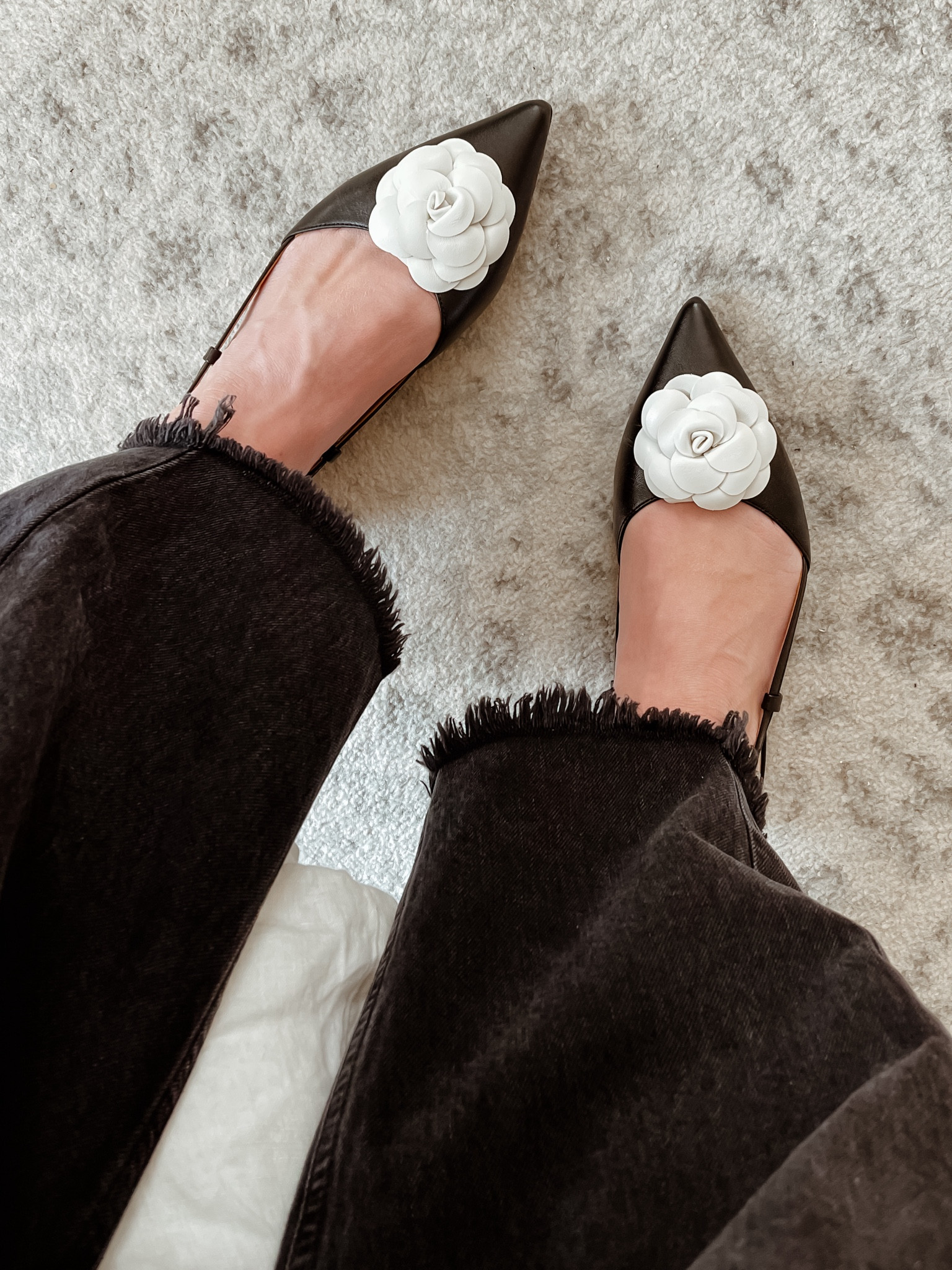 Can’t say enough about how cute and comfy these flats are! Run TTS. They come in three other colors, too! 

Flats, rosettes, slingback 

#LTKshoecrush