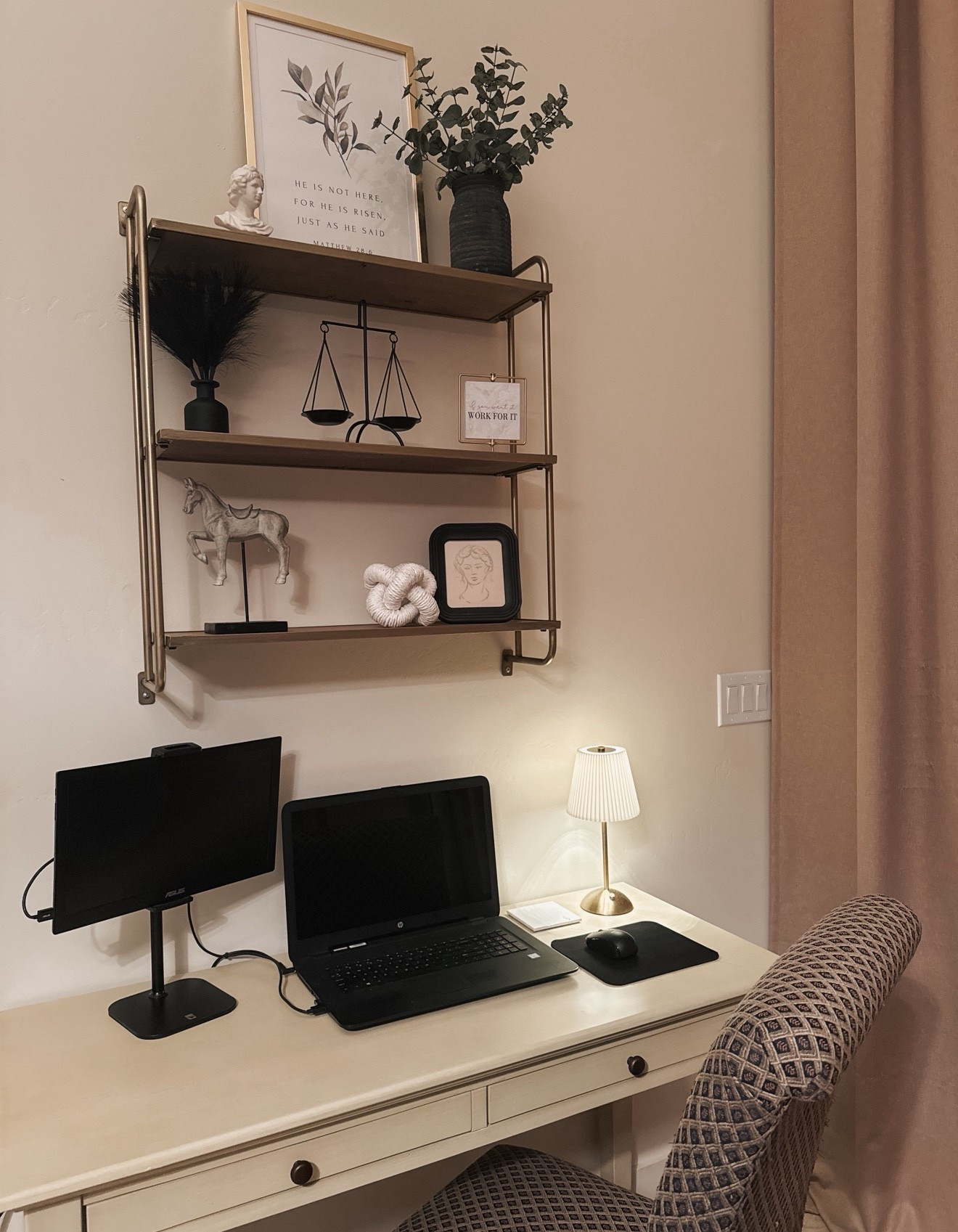 Cozy little office 💻 💡 📝

#LTKHome