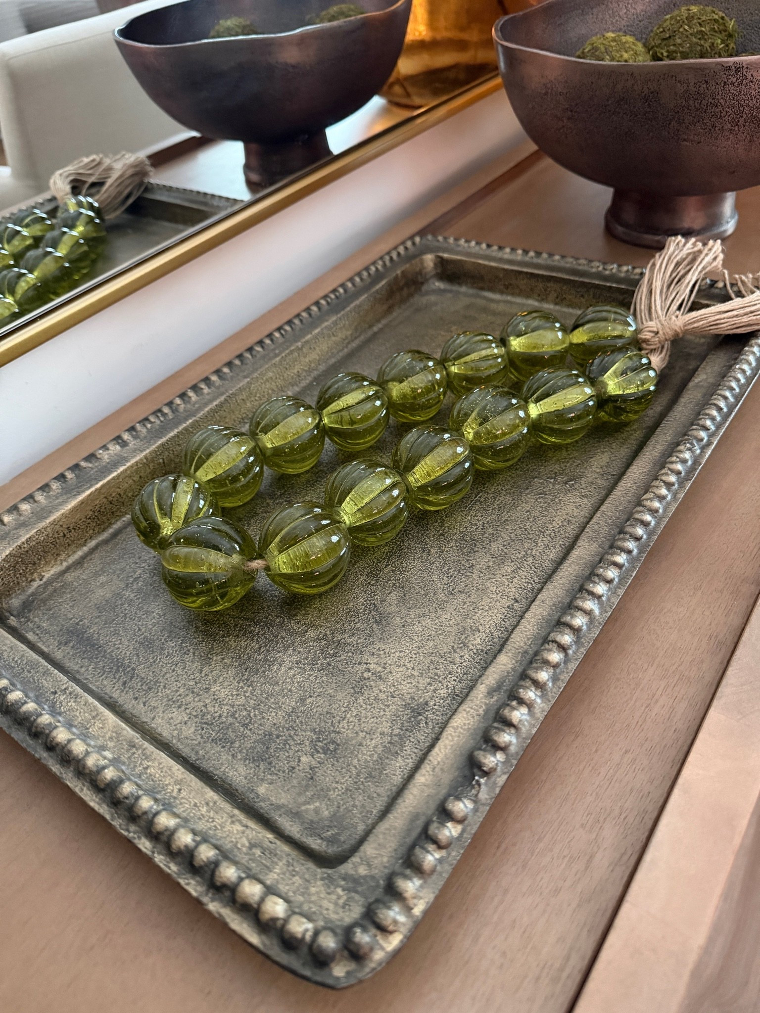 This is such a beautiful tray and it is priced so well.