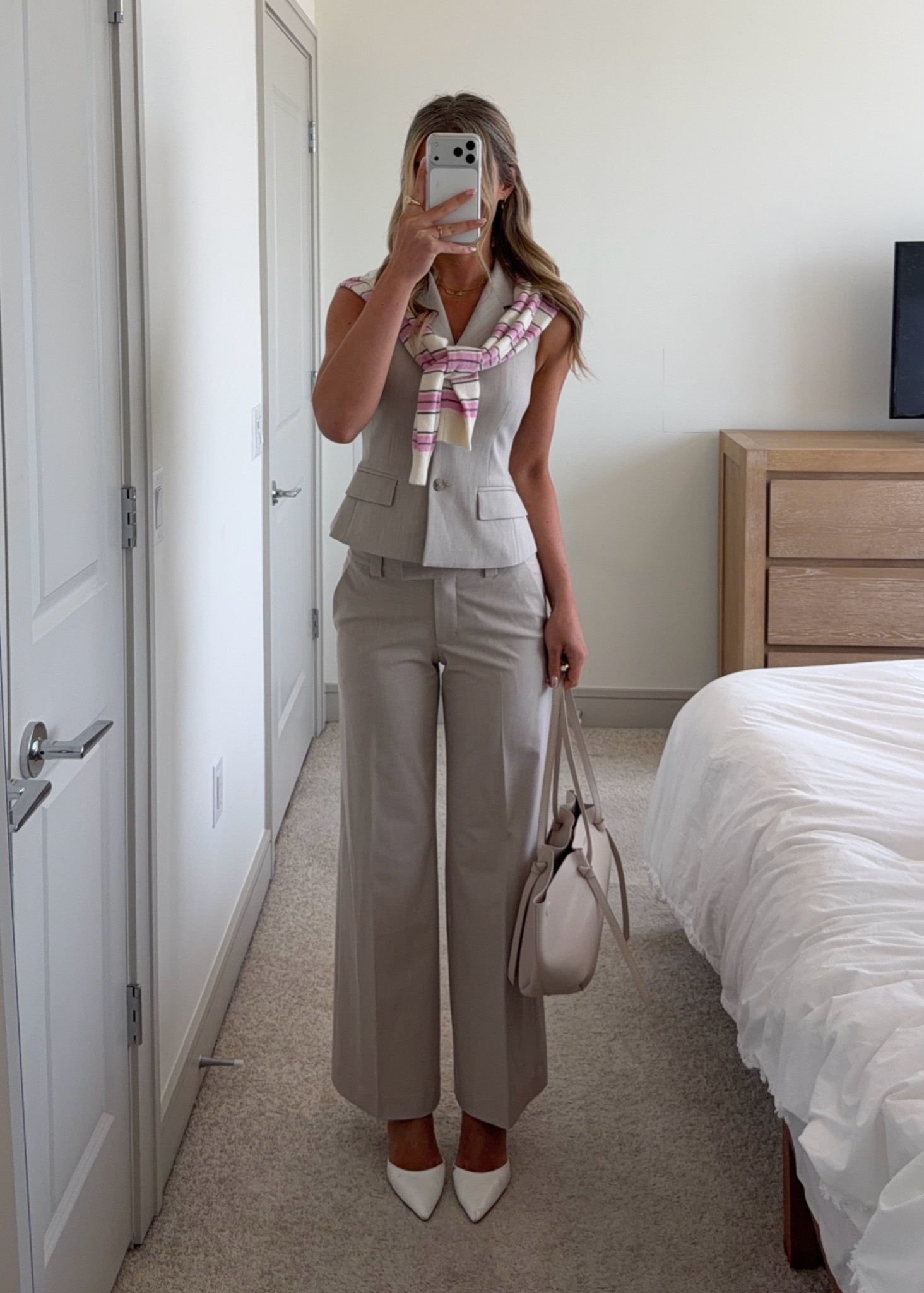 such a gorgeous matching set, so cute for the summer while still being professional! 🌸 @Aritzia

#LTKootd #LTKWorkwear