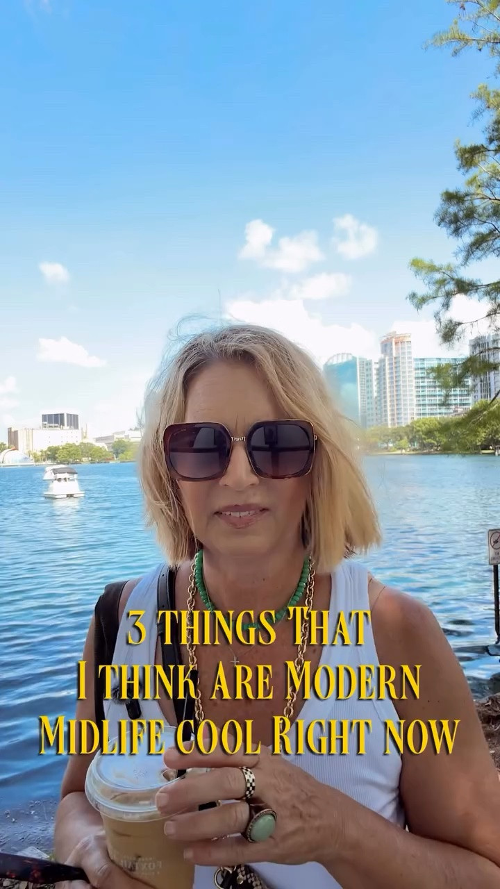 3 things that I think are super chic right now in midlife. What do you think? Are you loving any of these cool things?

Modern Midlife Cool
Coffee @foxtailcoffeeco 
Necklaces @shophart @roxanneassoulin @brownjewelers