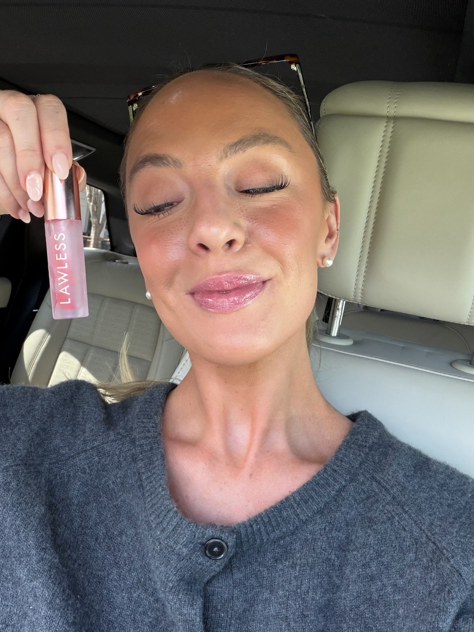 My recent go to lip combo ✨🤌🏼
Lawless forget the filler floss in cherry 
Too faced liner in chocolate soleil l 

lip plumping lip gloss, lip plumper gloss, lip plumping gloss with liner, lip liner and gloss combo, full lips makeup routine, plump lips tutorial, best lip plumping gloss, lip liner combo for fuller lips, natural plump lips look, everyday lip combo

#LTKBeauty #LTKselfcare #LTKdayinmylife