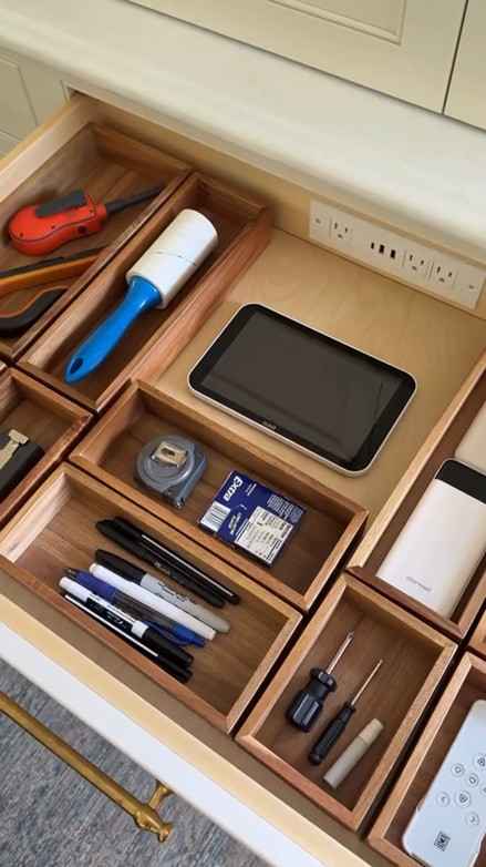 There’s something about an organized drawer in the heart of the home that makes everyday life feel just a little calmer. We reworked ours to keep the essentials within easy reach, while finally making room for our hidden charging station that keeps the counters feeling clean and collected.

These drawer organizers from @neatmethod are as functional as they are beautiful, with endless sizing options to truly customize your space, plus grips underneath so everything actually stays put.

Best part? Their entire site is currently 15% off. Comment SHOP and I’ll send you all the links! Thank you to the Neat Method team for these pieces!

#drawerorganizer #traditionalhome #kitchenorganization #homeorganizing #drawerorganization
