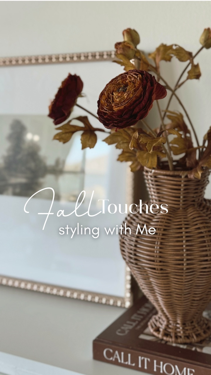 Fall vibes loading… 🍂 and falling in love with the little touches. 
My favorite season is almost here, and I couldn’t be happier filling my home with autumn vibes!

*Shop my Home on LTK in my Bio
*Follow me on YouTube for home styling inspo
*Click the link in my Bio to shop or watch my videos
*Follow @kelihomestyle for more home decor inspiration
.
.
.
#homedecor #homestyle #homedesign #homedecorating #autumnvibes #homestyling #homeinspiration #falldecor