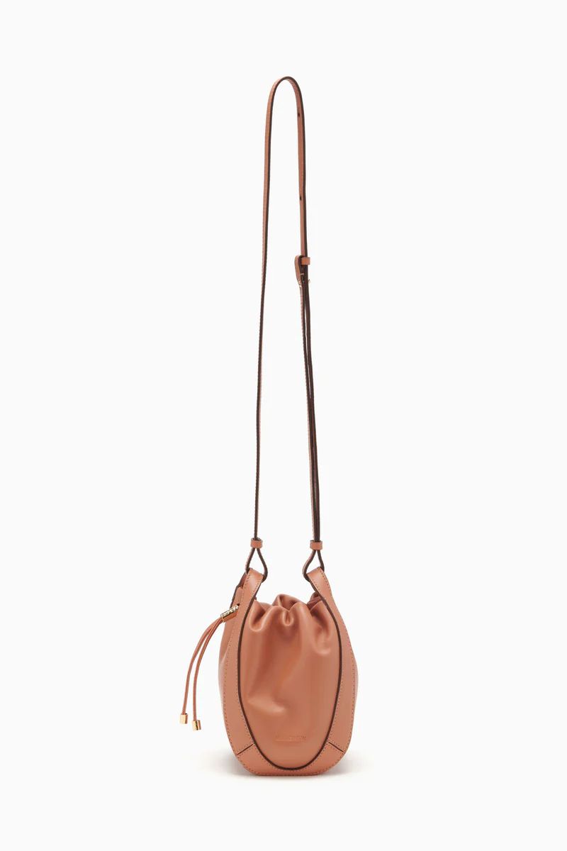 Lee Pouch

      Pecan Brown | Ulla Johnson