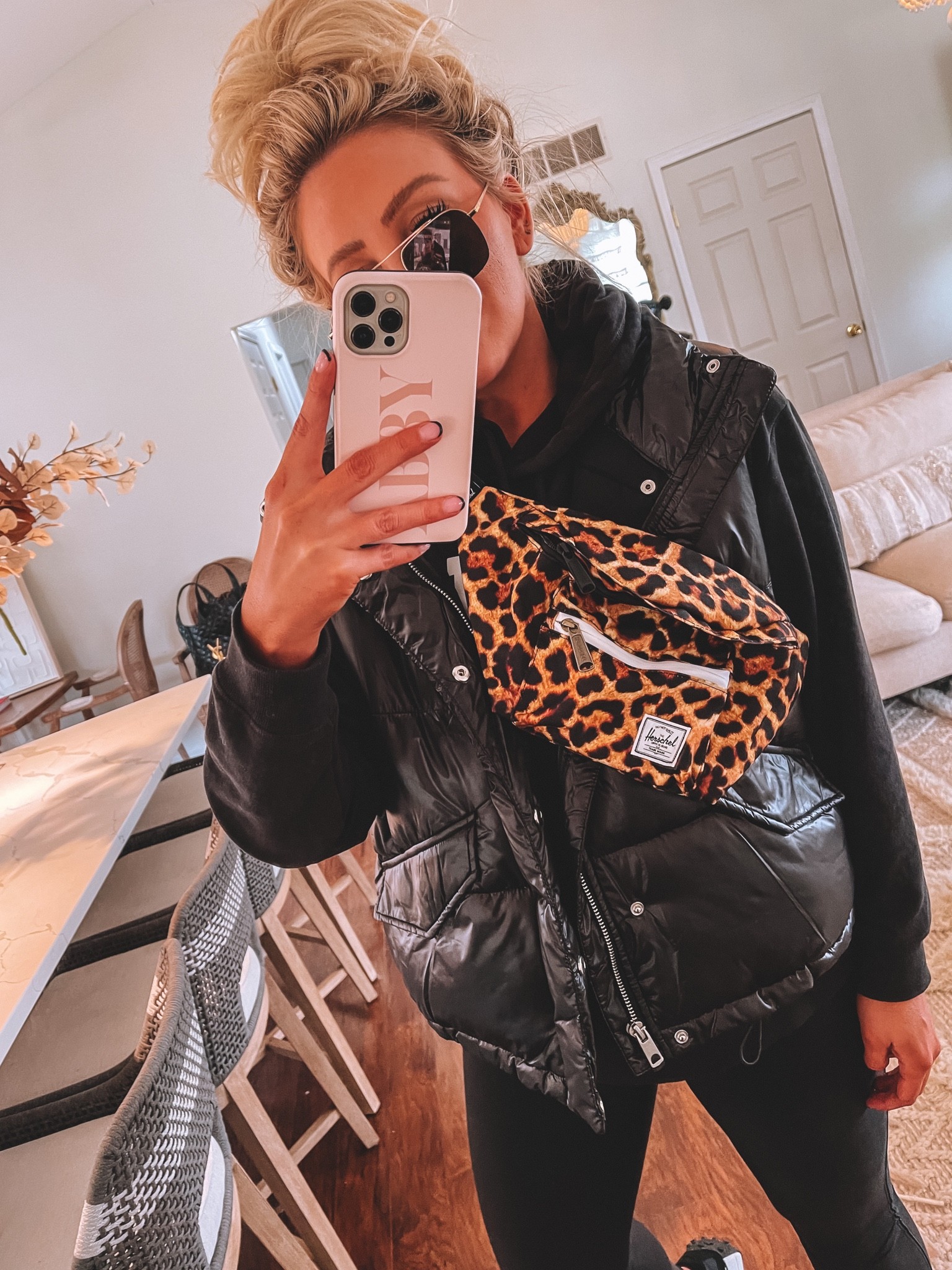 This less than $40.00 vest and less than $40.00 bum bag … match made in heaven 😍😍😍 make sure to size up in vest for this more oversized fit 👌🏼