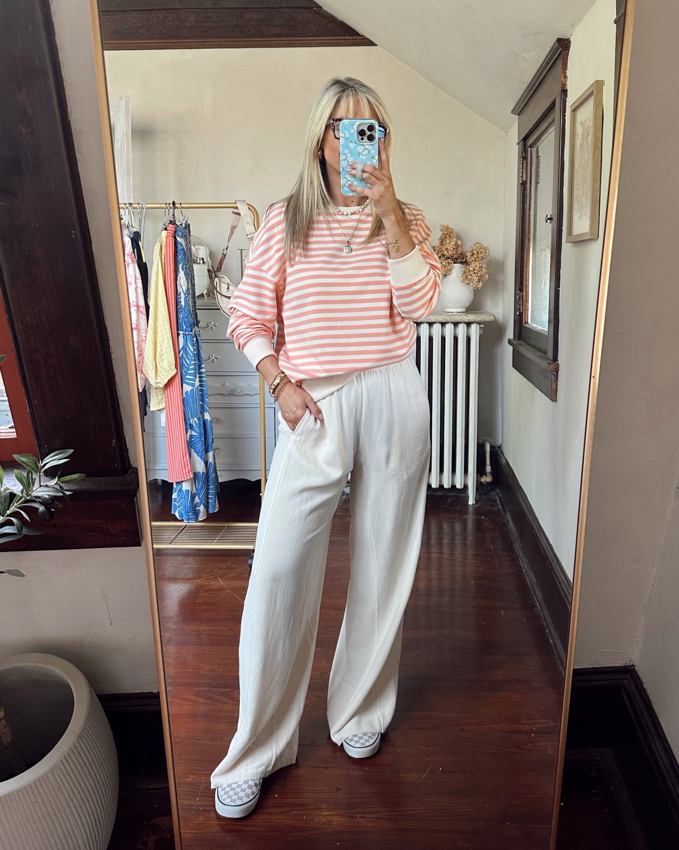 Amazon spring outfit
Linen pants, size M
Striped sweatshirt, size M

