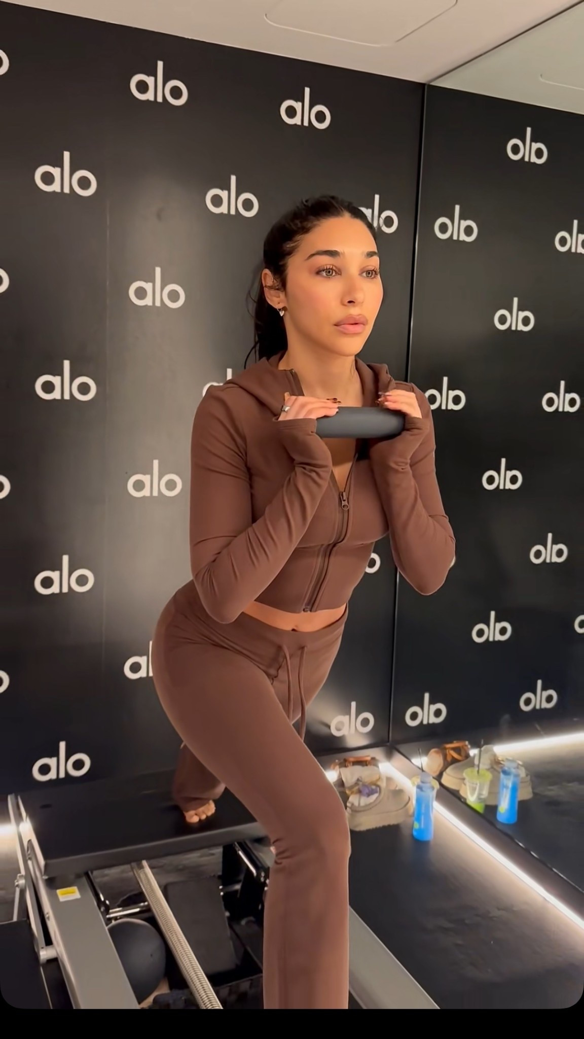 Shop Alo’s new color Brownstone 🏋️‍♀️