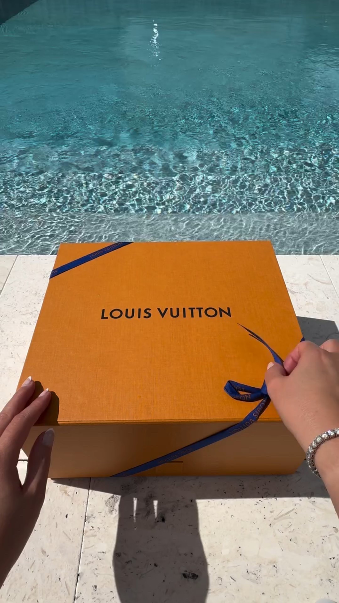 Unboxing the LV Nice Mini 👜✨ Can’t believe I waited this long for such a classic… do you own this piece or is it still on your wishlist?

Have a beautiful Sunday! 🌞🤍



#LTKBeauty #LTKStyleTip #LTKTravel