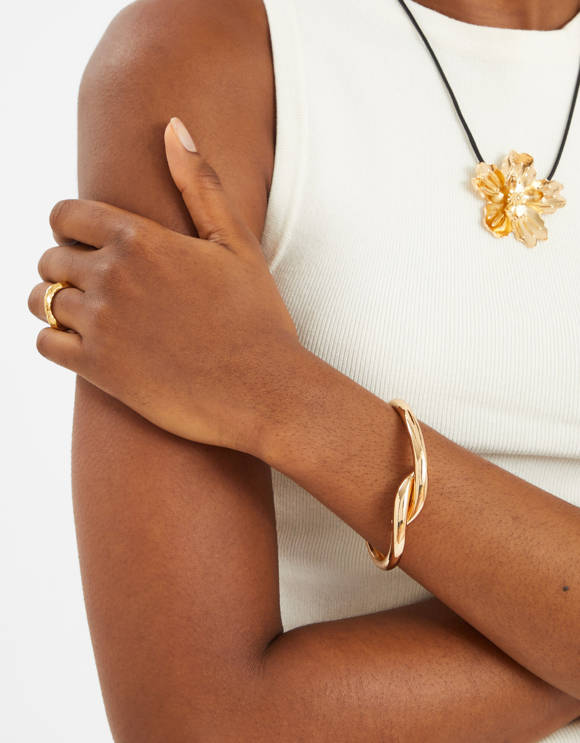 Twist Knot Bangle Gold | Accessorize (Global)